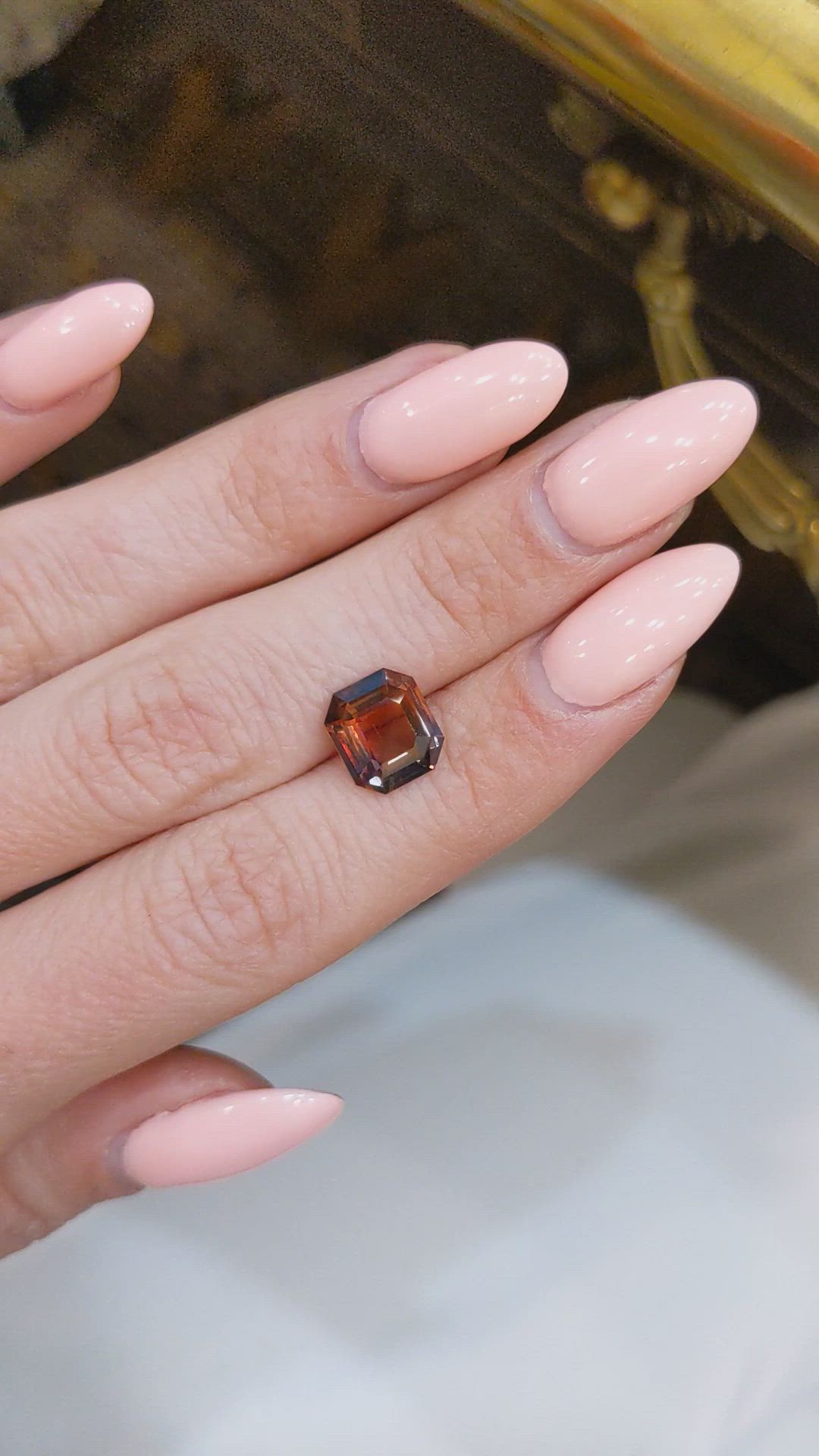 3.26 Ct. Bi Color Sapphire from Ceylon (Sri Lanka) Size Video