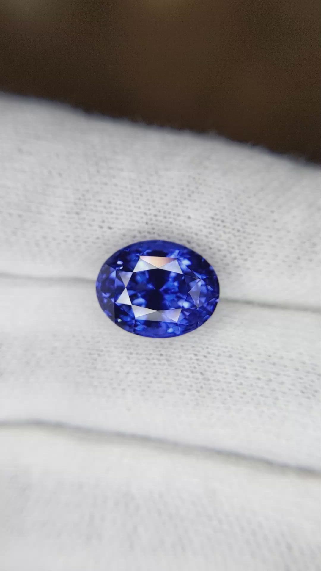 7.28 Ct. Blue Sapphire from Ceylon (Sri Lanka) Size Video