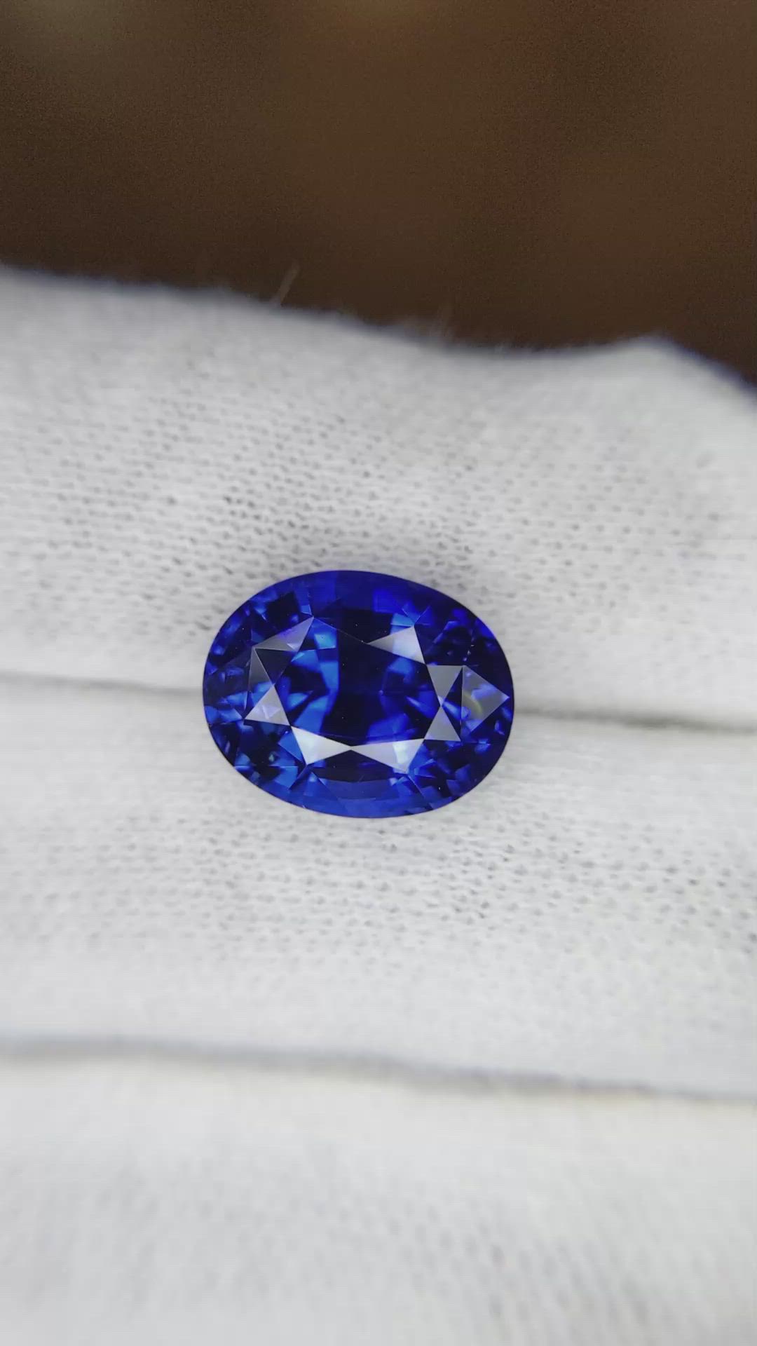 8.09 Ct. Blue Sapphire from Ceylon (Sri Lanka) Size Video