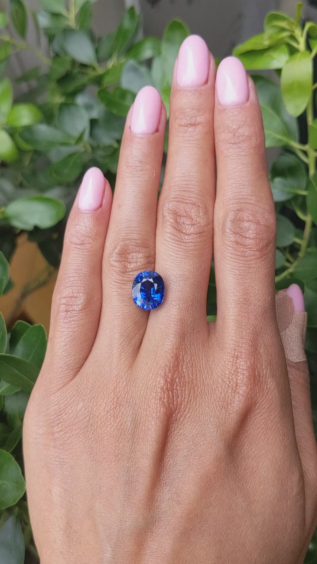 6.20 Ct. Blue Sapphire from Ceylon (Sri Lanka) Size Video