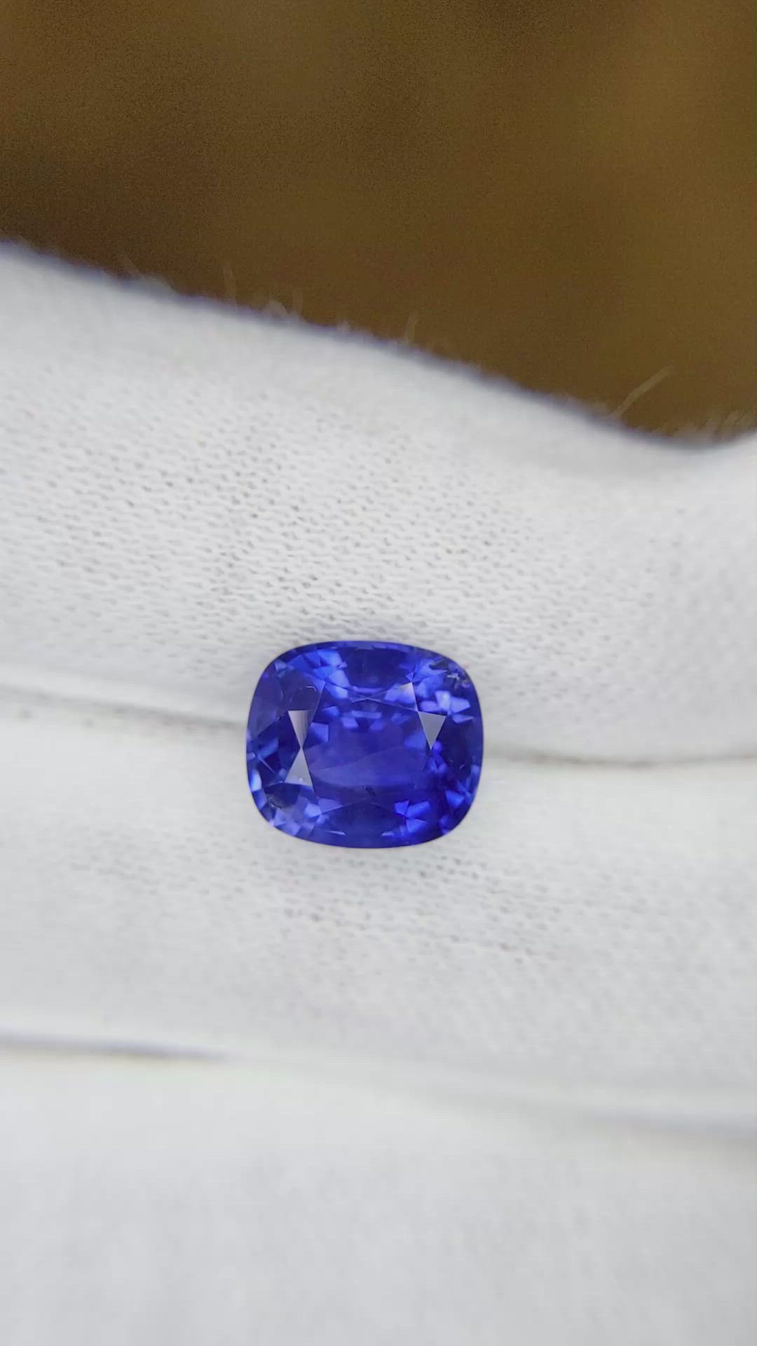 4.19 Ct. Blue Sapphire from Ceylon (Sri Lanka) Size Video
