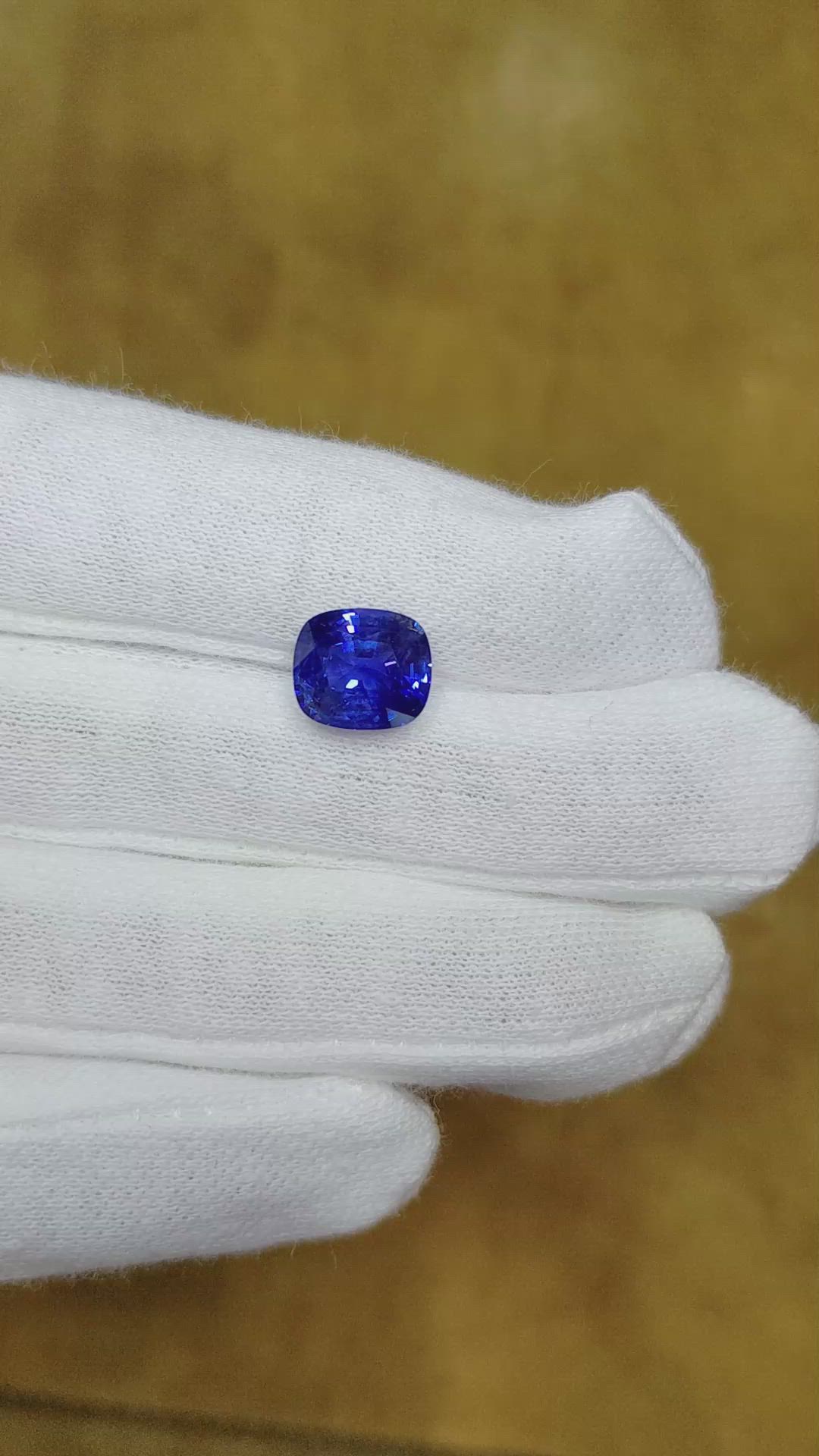 4.19 Ct. Blue Sapphire from Ceylon (Sri Lanka) Size Video