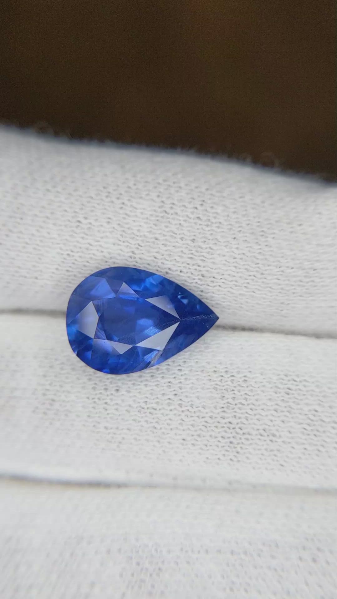5.76 Ct. Blue Sapphire from Ceylon (Sri Lanka) Size Video