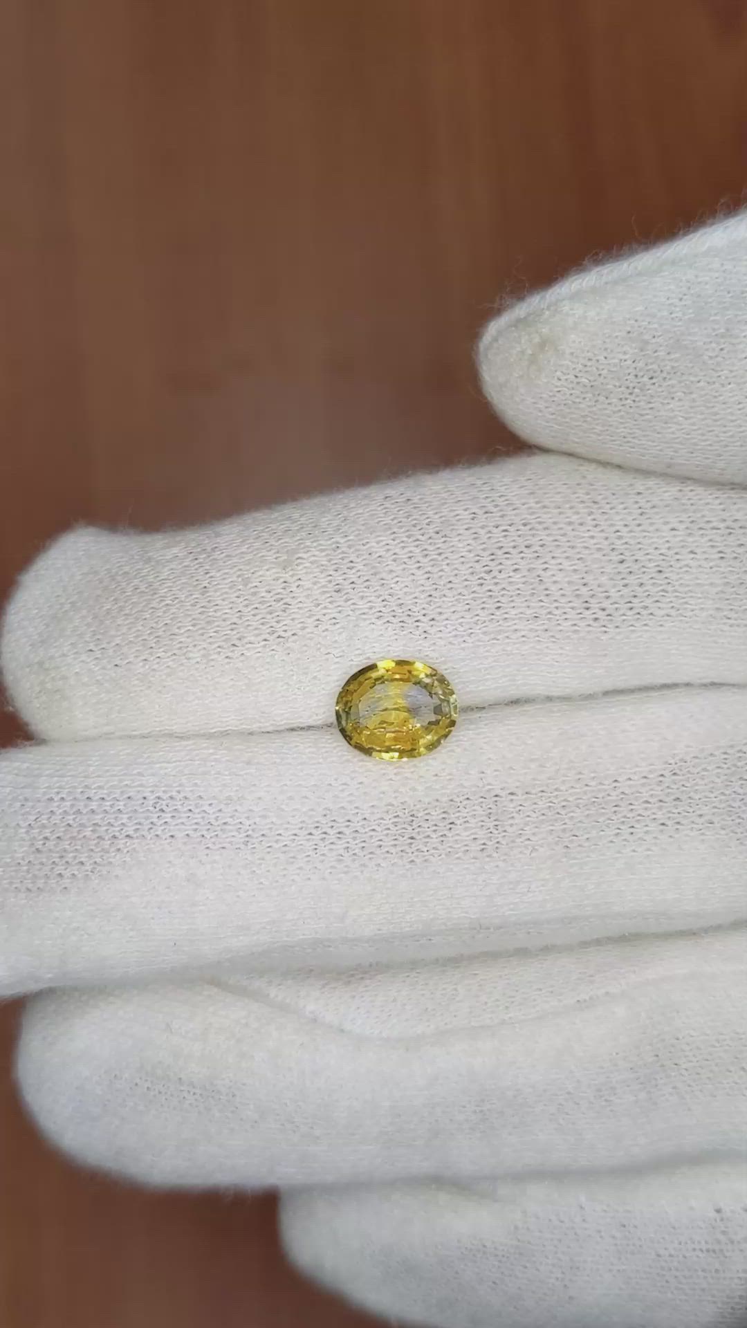 2.00 Ct. Bi Color Sapphire from Ceylon (Sri Lanka) Size Video