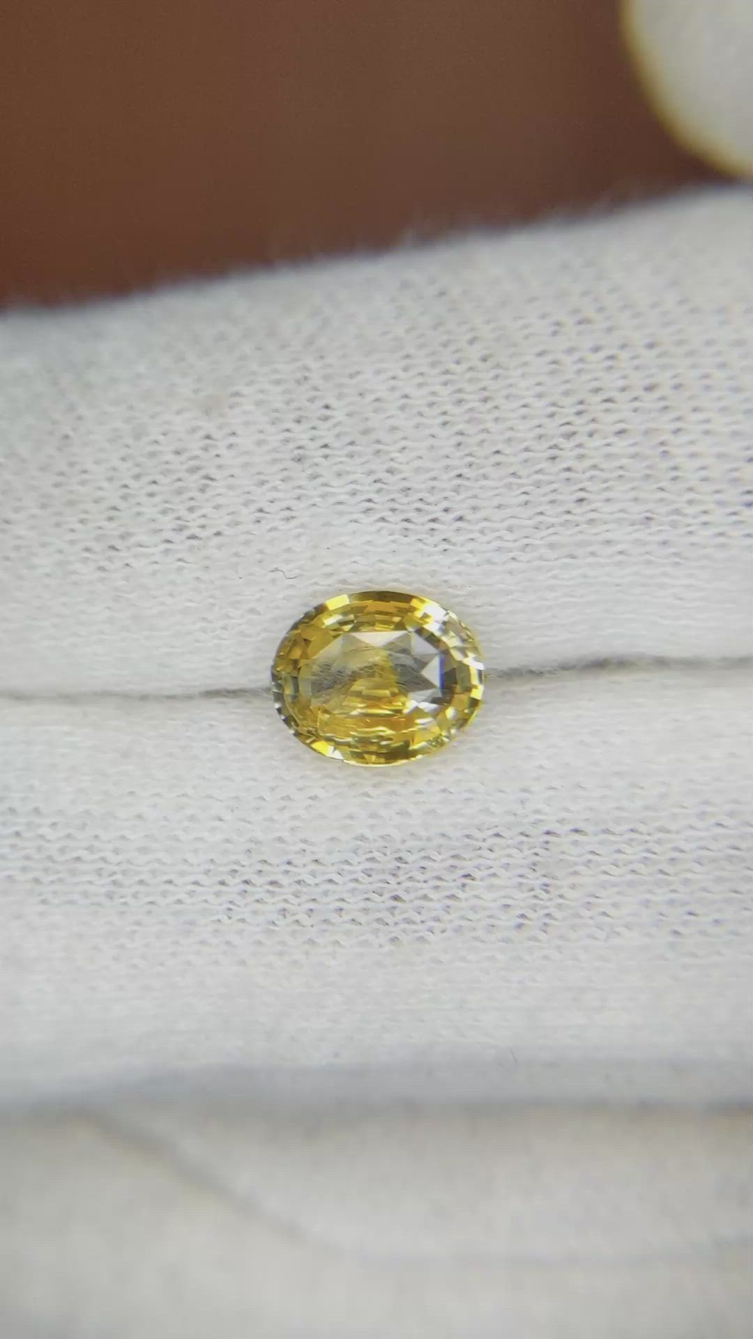 2.00 Ct. Bi Color Sapphire from Ceylon (Sri Lanka) Size Video