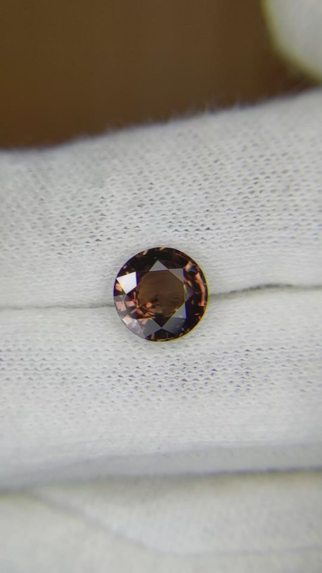 2.51 Ct. Brown Sapphire from Ceylon (Sri Lanka) Size Video