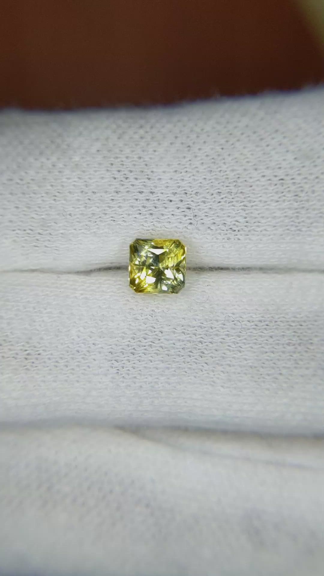 1.10 Ct. Bi Color Sapphire from Ceylon (Sri Lanka) Size Video