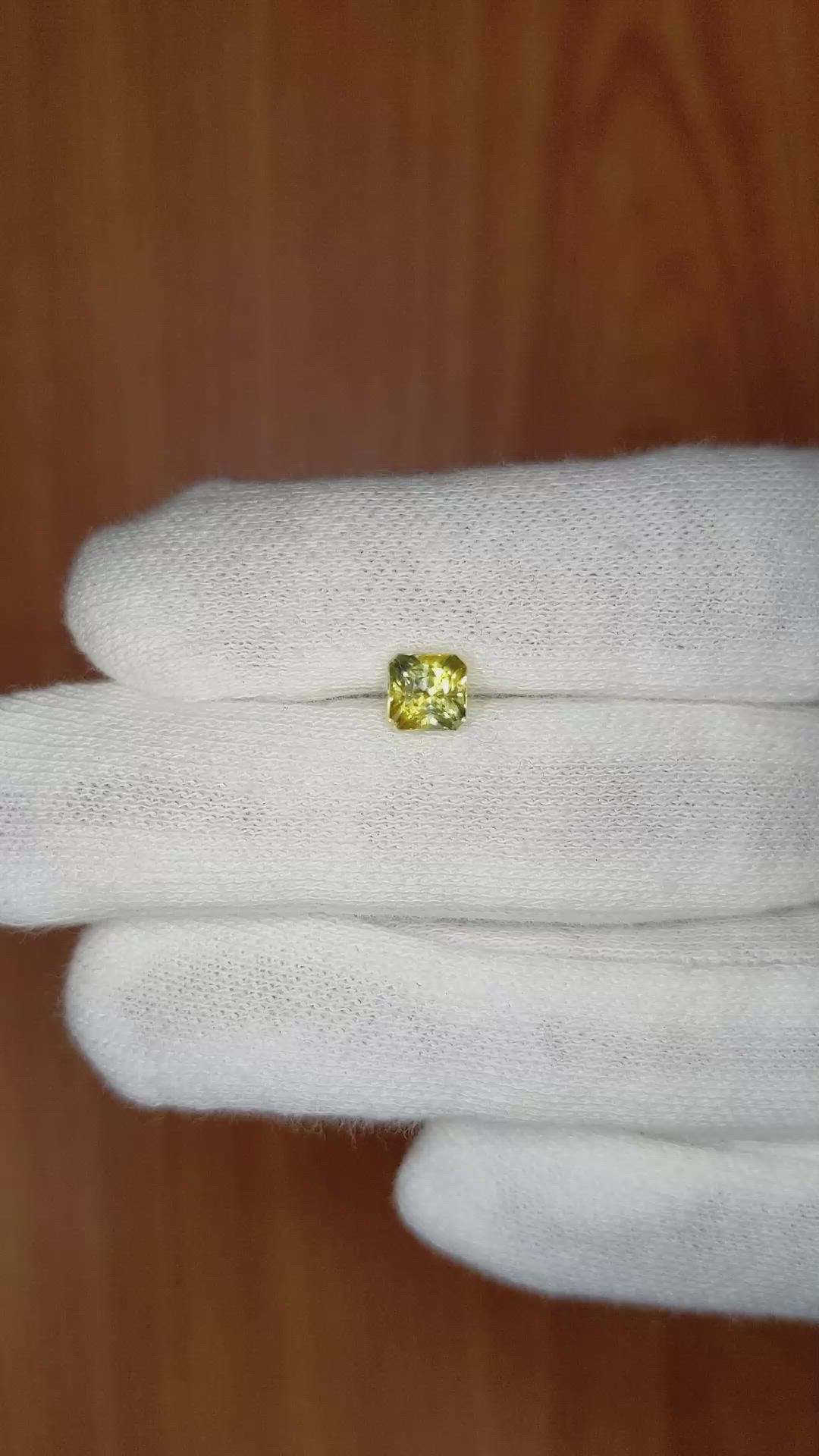 1.10 Ct. Bi Color Sapphire from Ceylon (Sri Lanka) Size Video