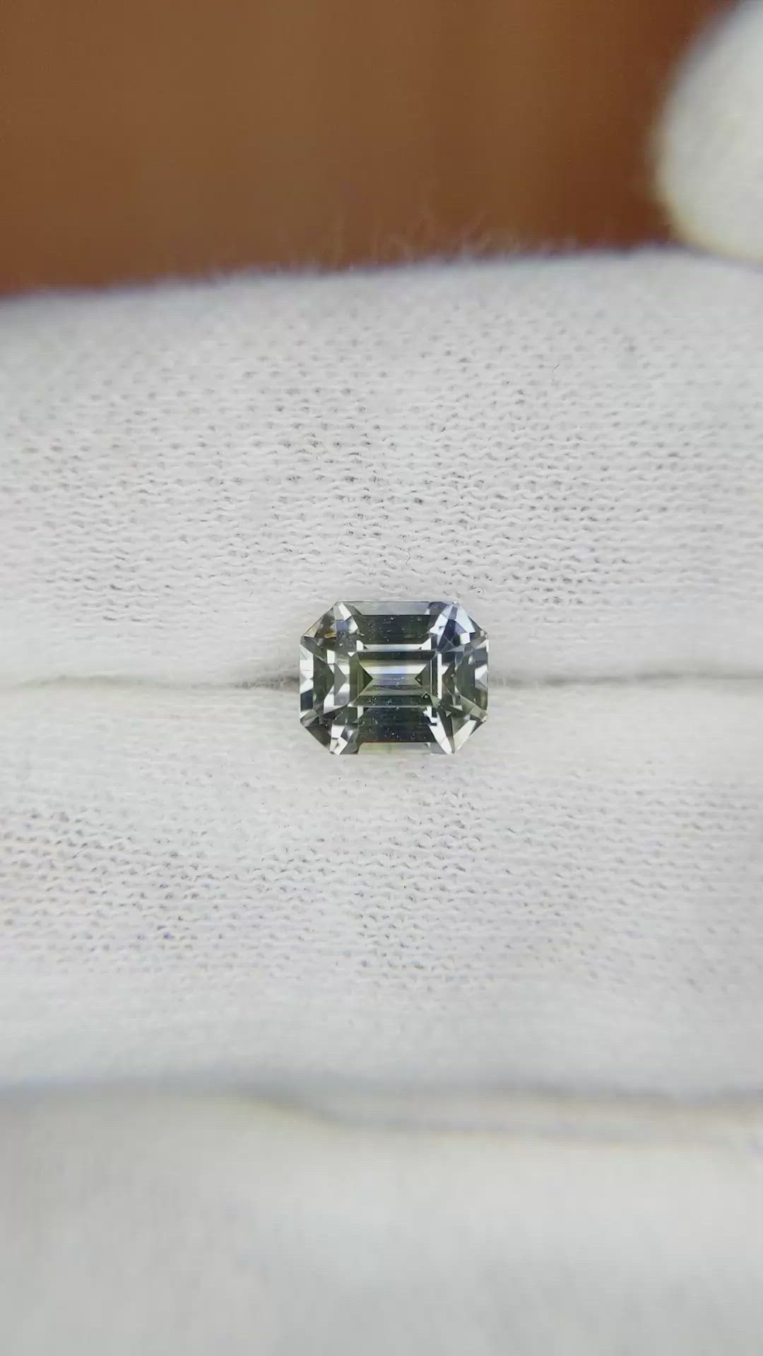2.14 Ct. Bi Color Sapphire from Ceylon (Sri Lanka) Size Video