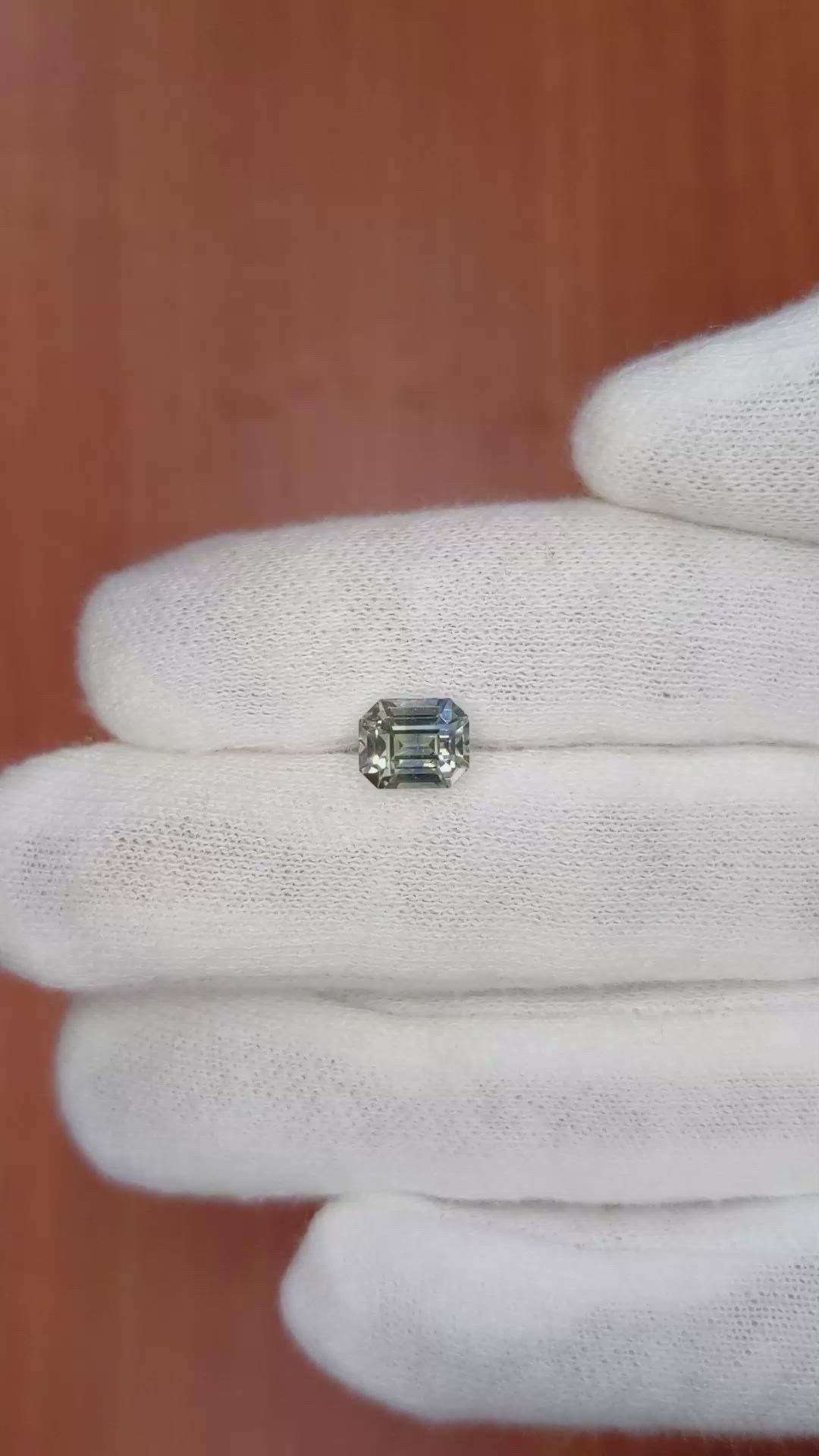 2.14 Ct. Bi Color Sapphire from Ceylon (Sri Lanka) Size Video