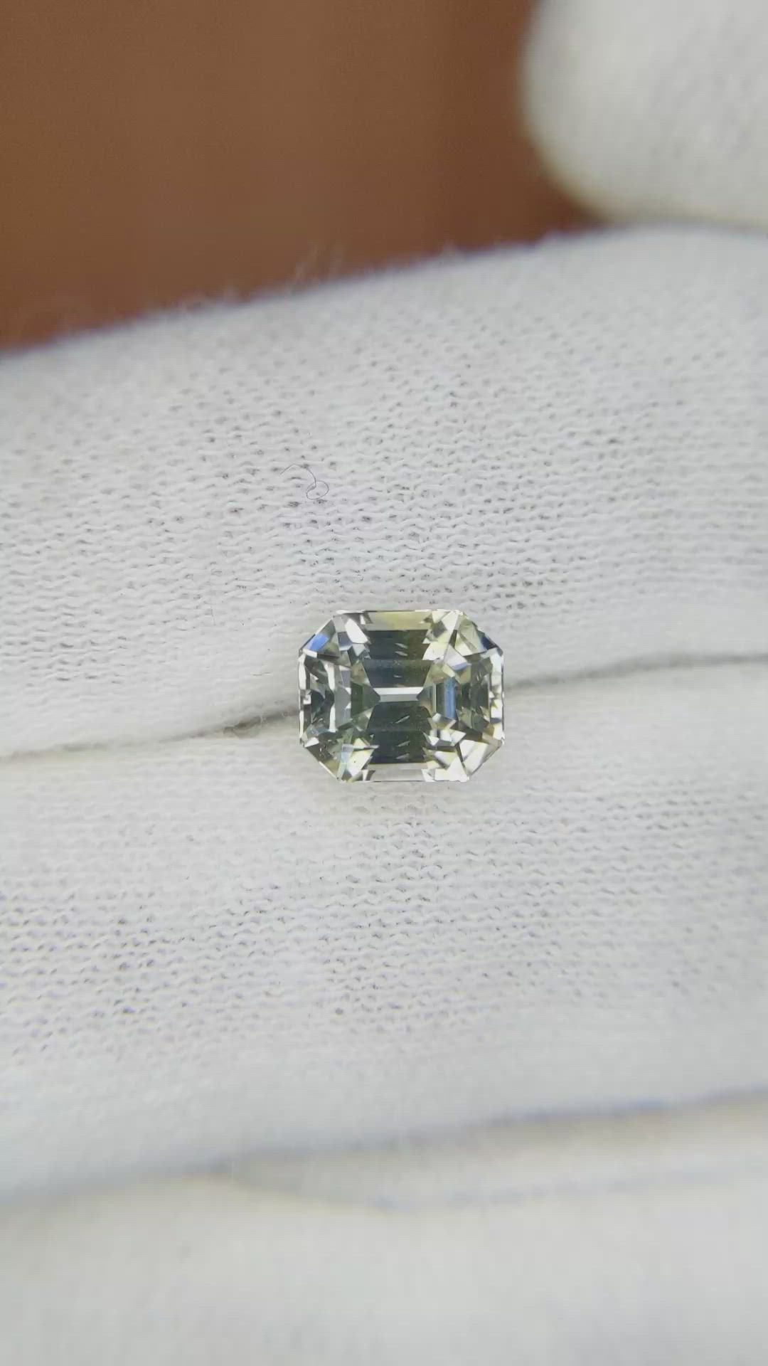 2.58 Ct. Bi Color Sapphire from Ceylon (Sri Lanka) Size Video