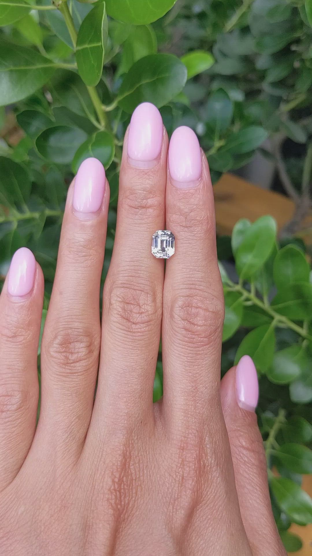 2.58 Ct. Bi Color Sapphire from Ceylon (Sri Lanka) Size Video