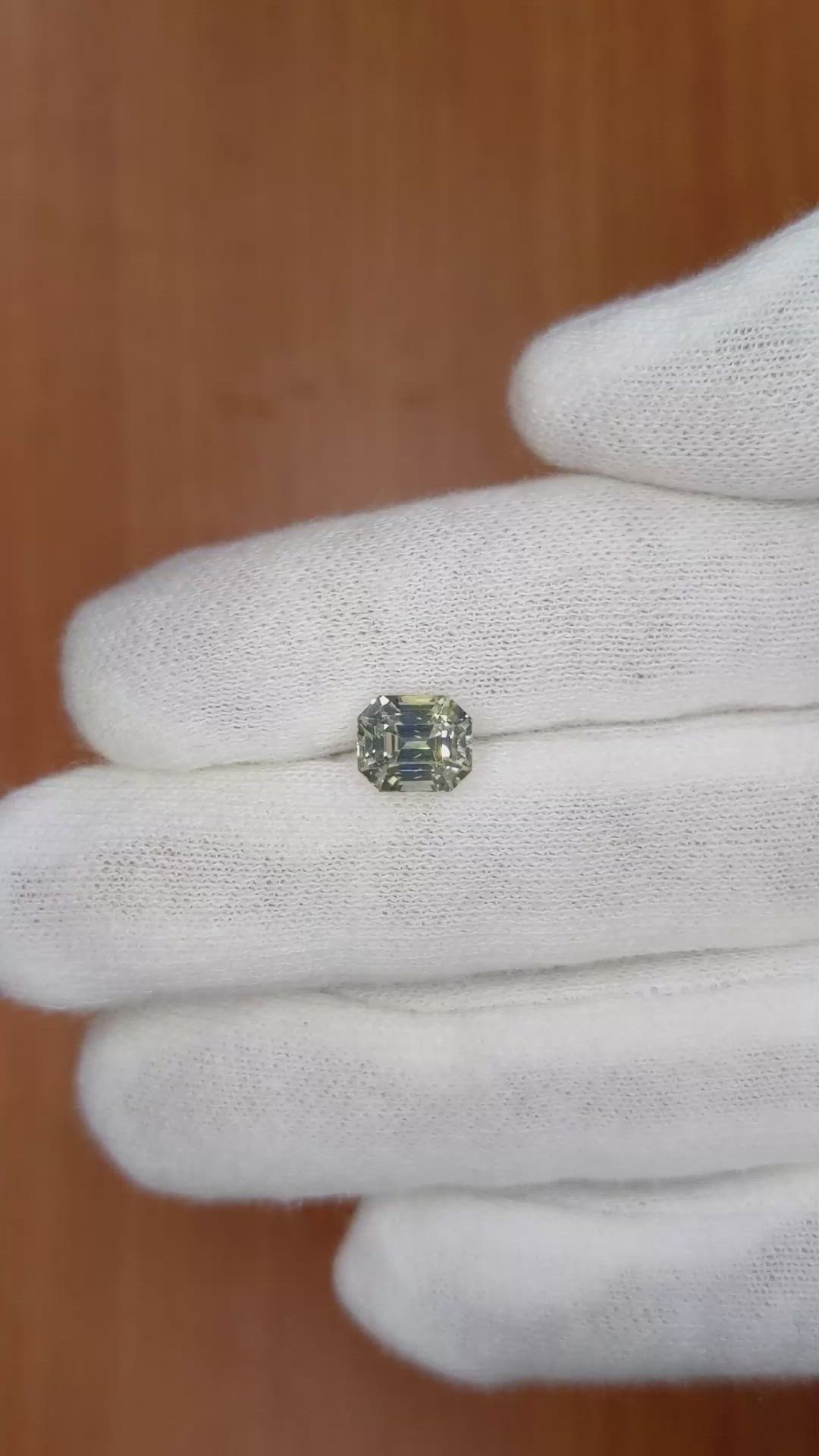 2.58 Ct. Bi Color Sapphire from Ceylon (Sri Lanka) Size Video