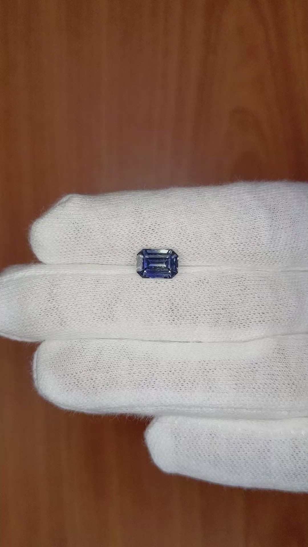 2.32 Ct. Bi Color Sapphire from Ceylon (Sri Lanka) Size Video
