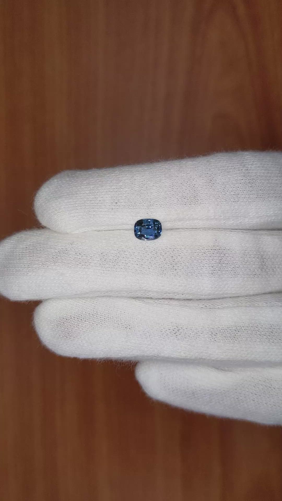 0.75 Ct. Blue Sapphire from Ceylon (Sri Lanka) Size Video