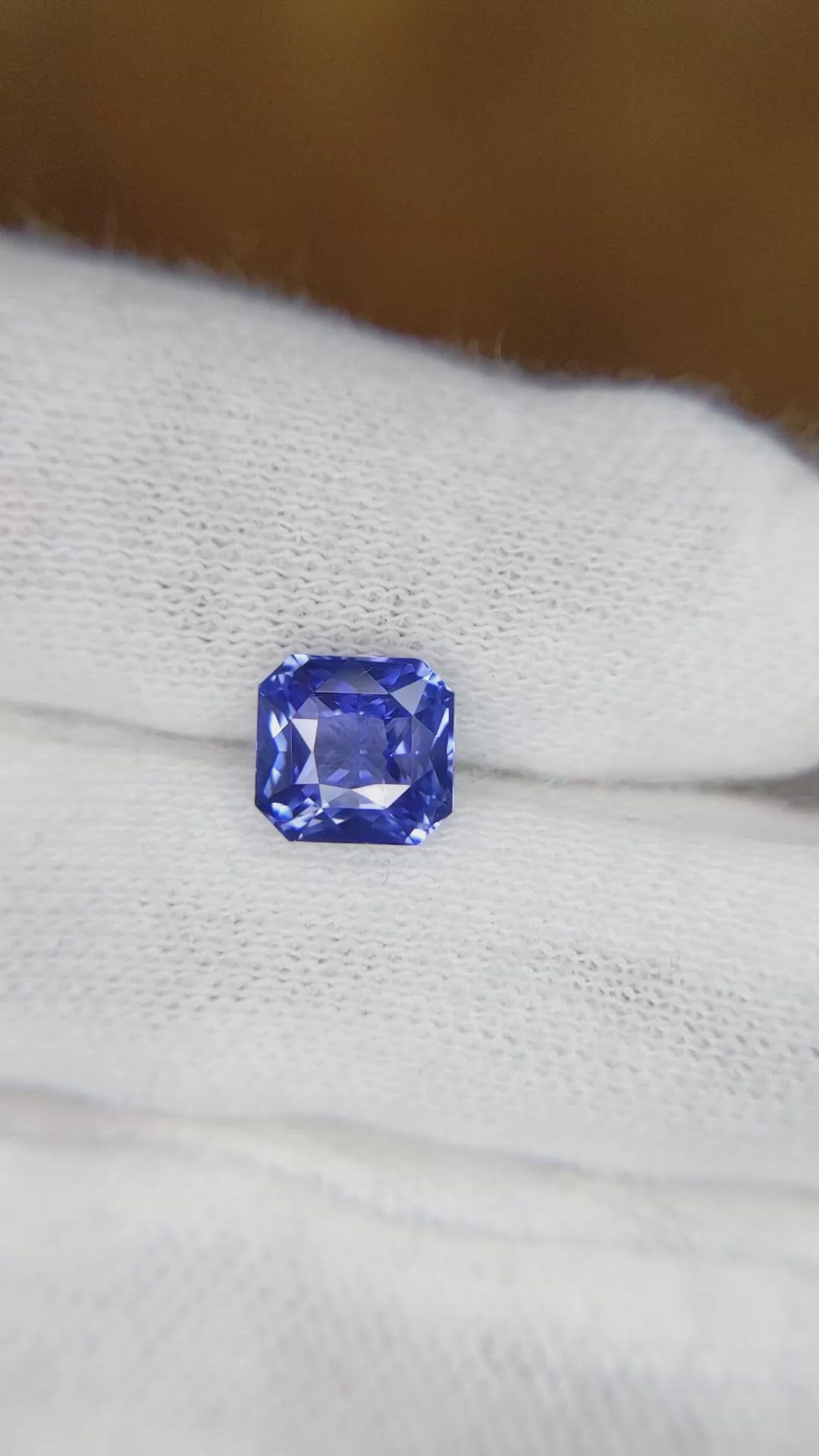 2.04 Ct. Sapphire from Ceylon (Sri Lanka) Size Video