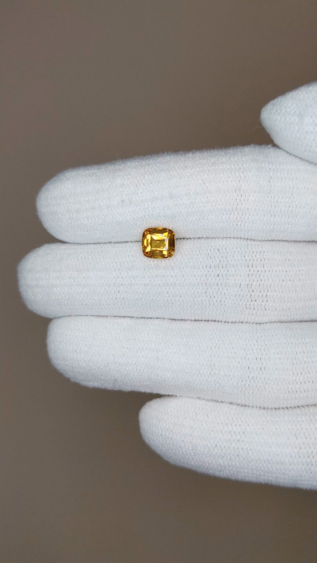 1.13 Ct. Orangish Yellow Sapphire from Ceylon (Sri Lanka) Size Video