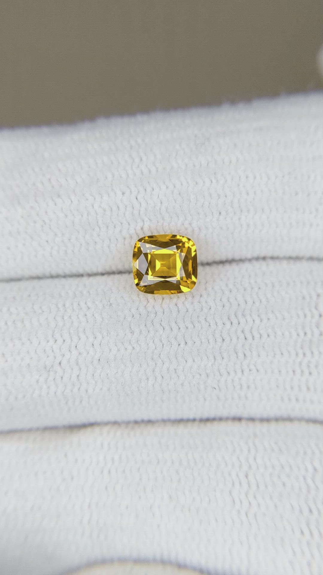 1.13 Ct. Orangish Yellow Sapphire from Ceylon (Sri Lanka) Size Video