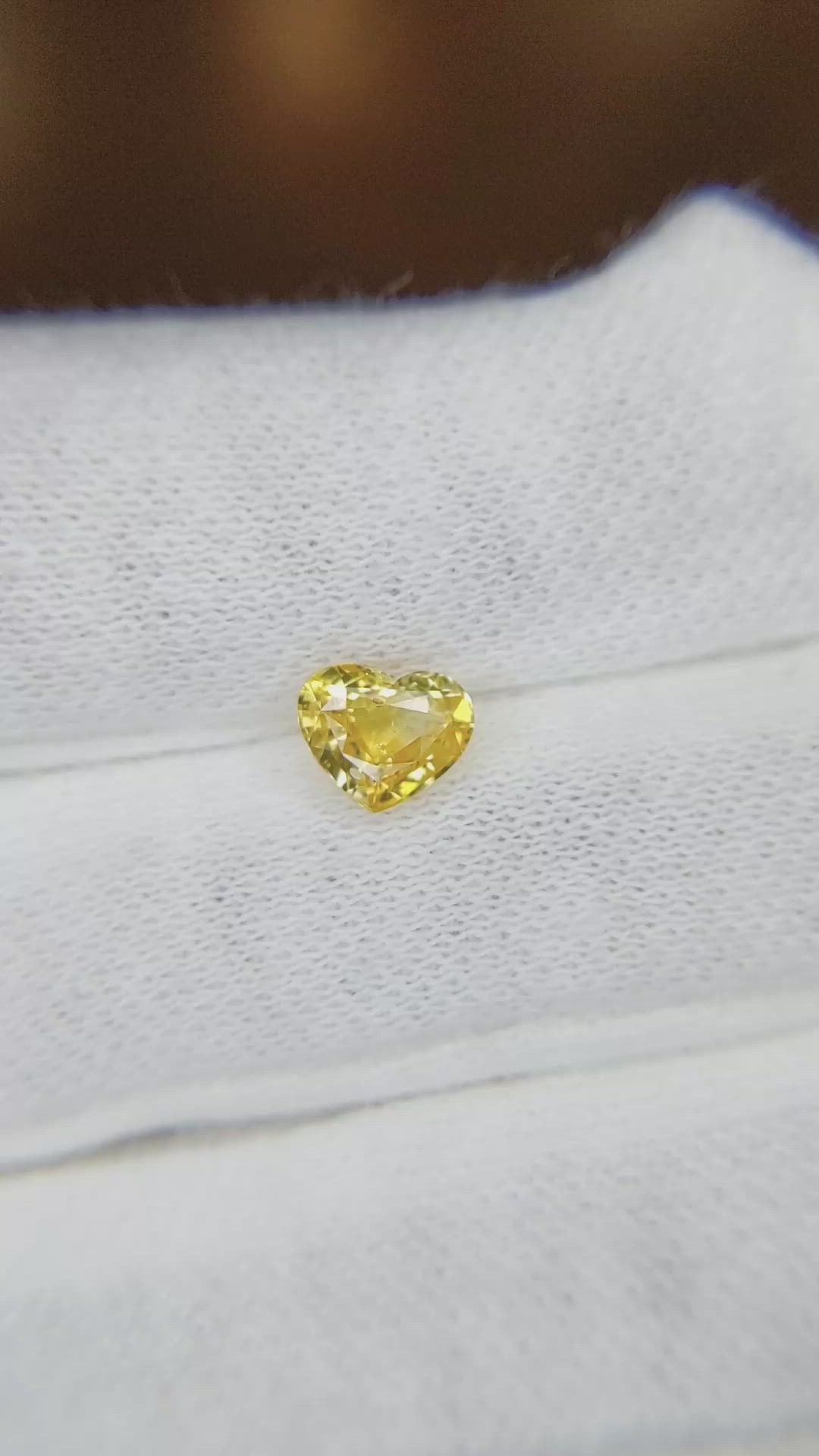 1.03 Ct. Yellow Sapphire from Ceylon (Sri Lanka) Size Video