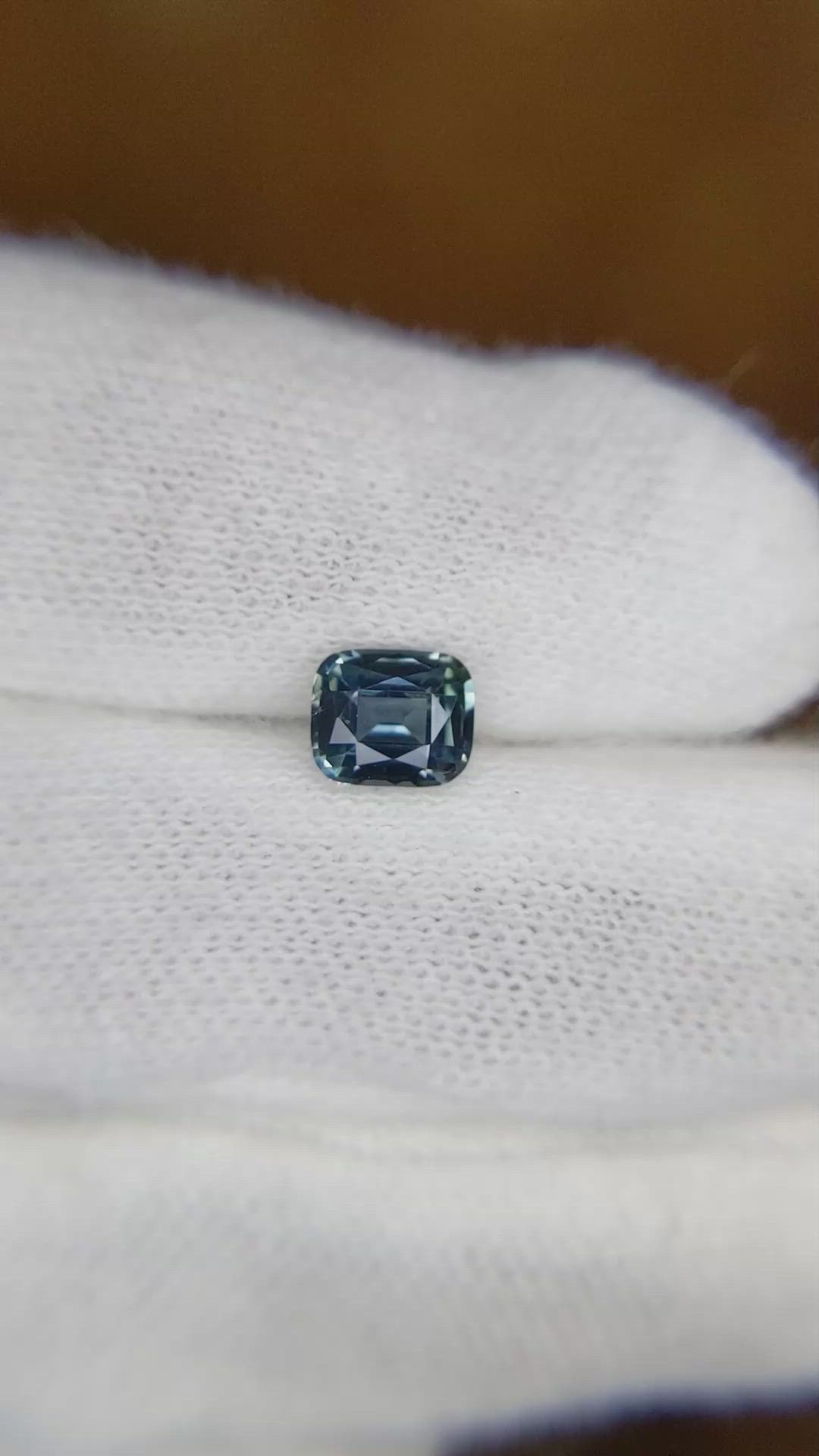 1.00 Ct. Greenish Blue Sapphire from Ceylon (Sri Lanka) Size Video