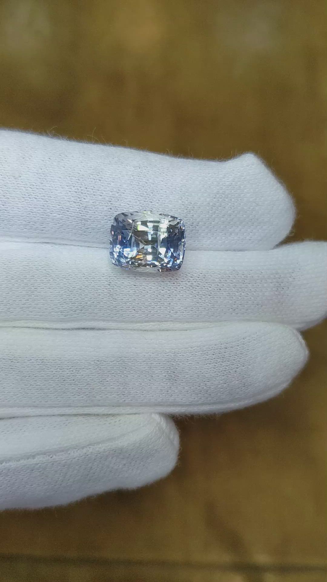 9.06 Ct. Bi Color Sapphire from Ceylon (Sri Lanka) Size Video