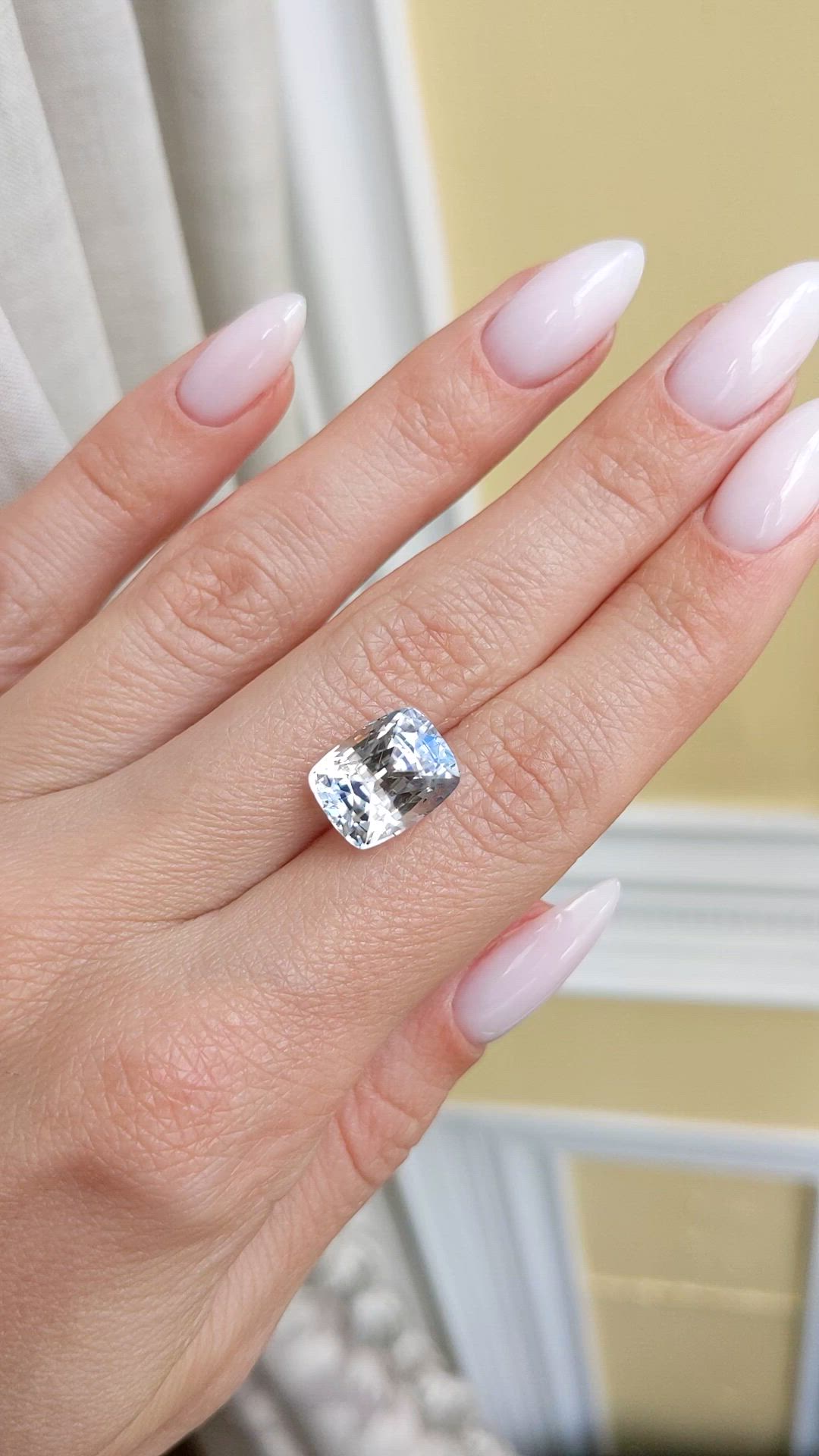 9.06 Ct. Bi Color Sapphire from Ceylon (Sri Lanka) Size Video