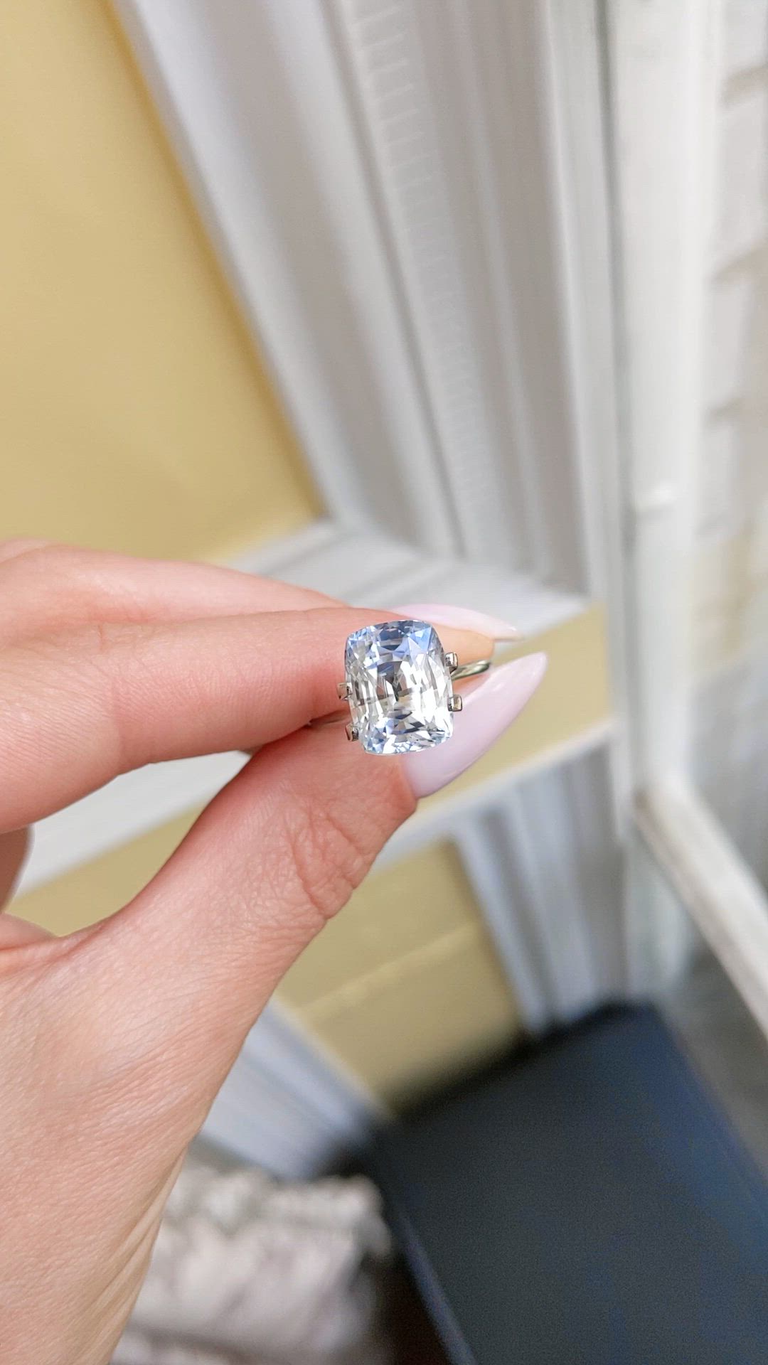 9.06 Ct. Bi Color Sapphire from Ceylon (Sri Lanka) Size Video