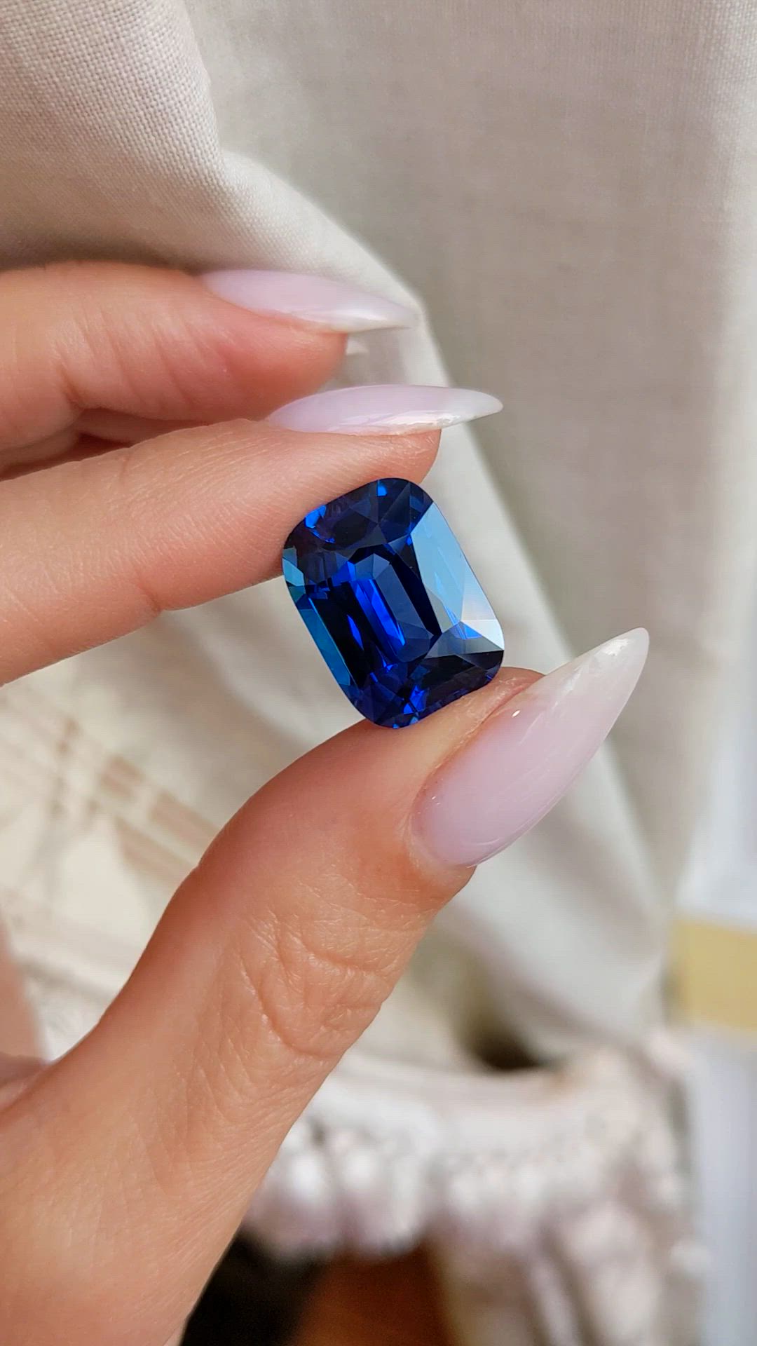 19.35 Ct. Blue Sapphire from Ceylon (Sri Lanka) Size Video