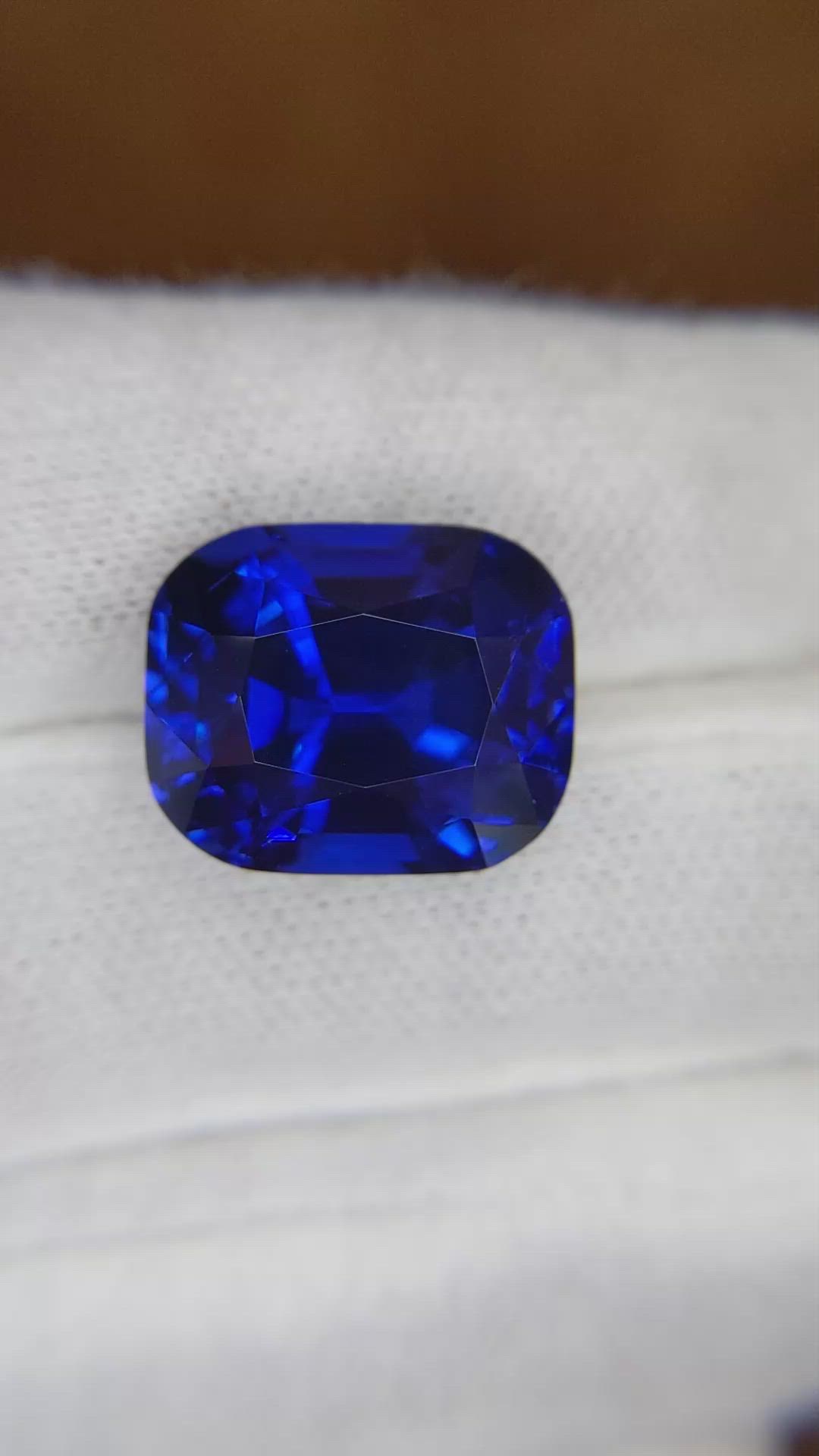 19.35 Ct. Blue Sapphire from Ceylon (Sri Lanka) Size Video
