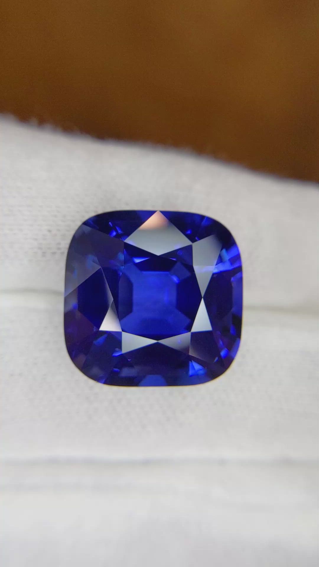 25.43 Ct. Blue Sapphire from Ceylon (Sri Lanka) Size Video