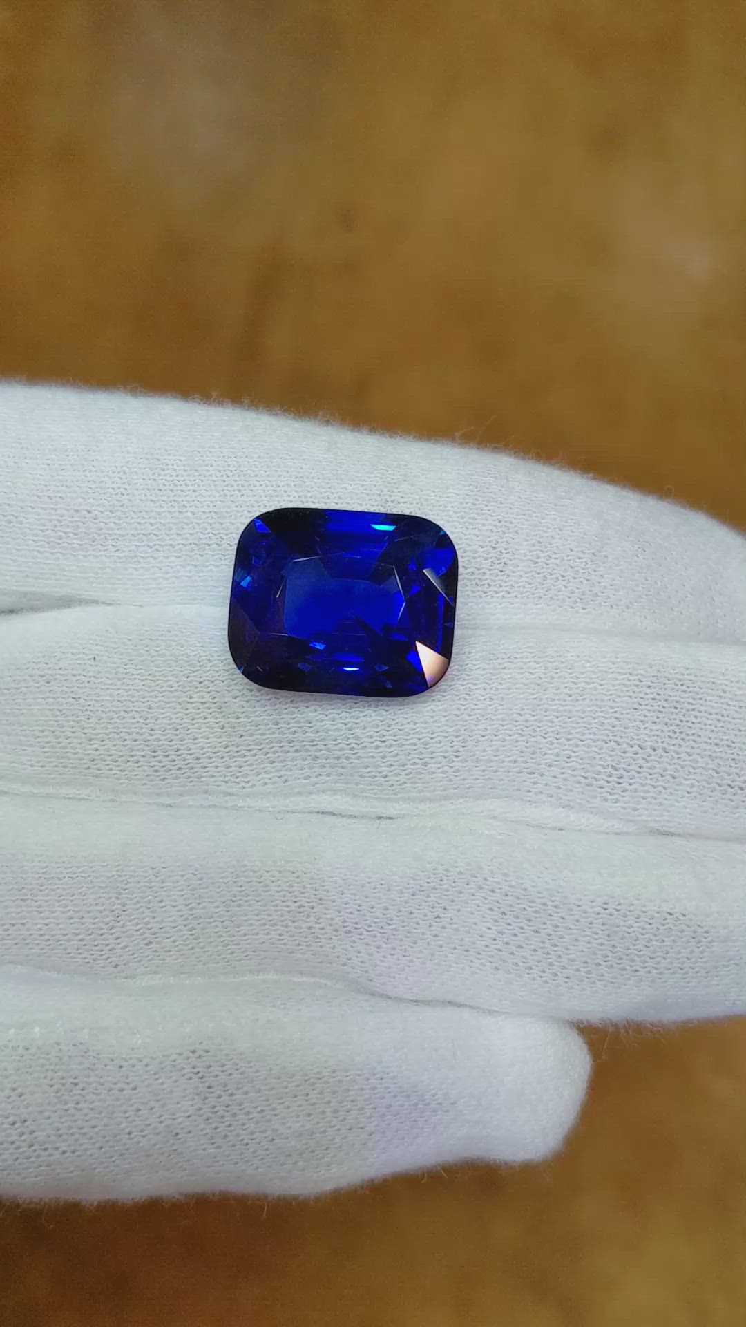 18.55 Ct. Blue Sapphire from Ceylon (Sri Lanka) Size Video