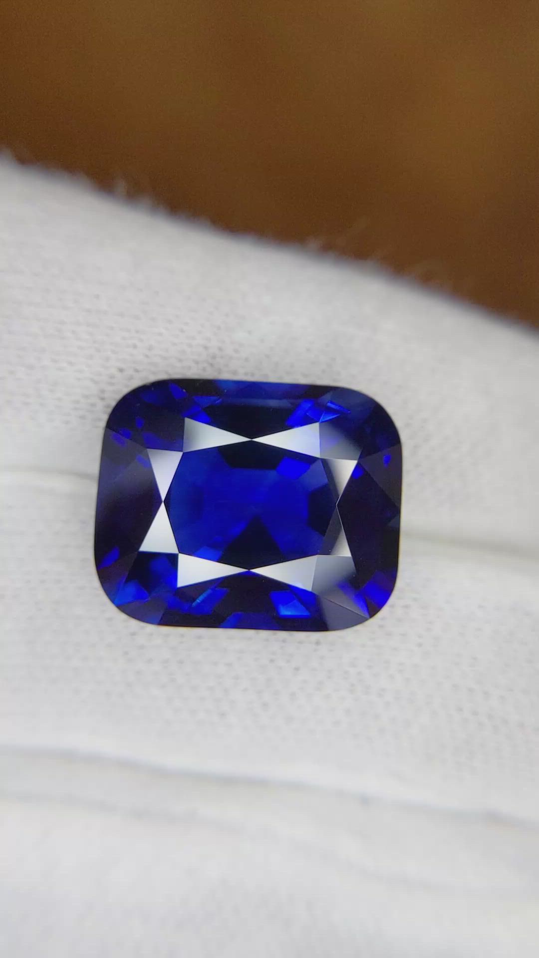 18.55 Ct. Blue Sapphire from Ceylon (Sri Lanka) Size Video