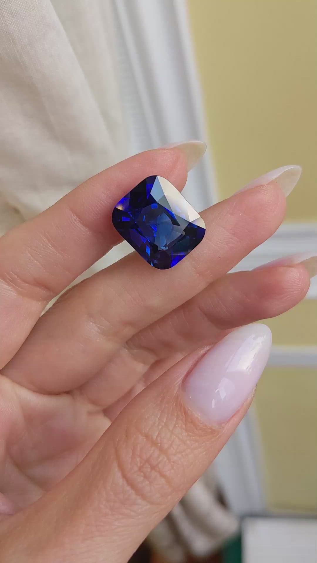 18.55 Ct. Blue Sapphire from Ceylon (Sri Lanka) Size Video