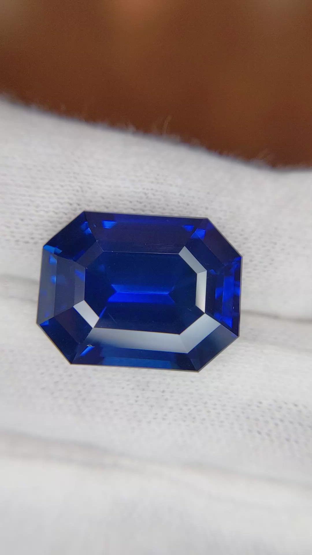 25.17 Ct. Blue Sapphire from Ceylon (Sri Lanka) Size Video