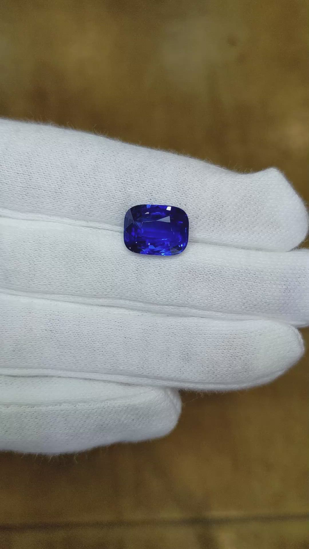 7.03 Ct. Blue Sapphire from Ceylon (Sri Lanka) Size Video