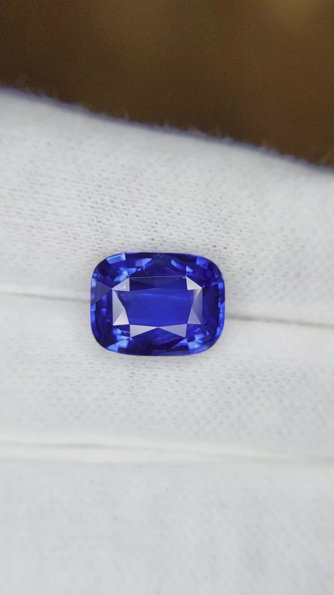 7.03 Ct. Blue Sapphire from Ceylon (Sri Lanka) Size Video