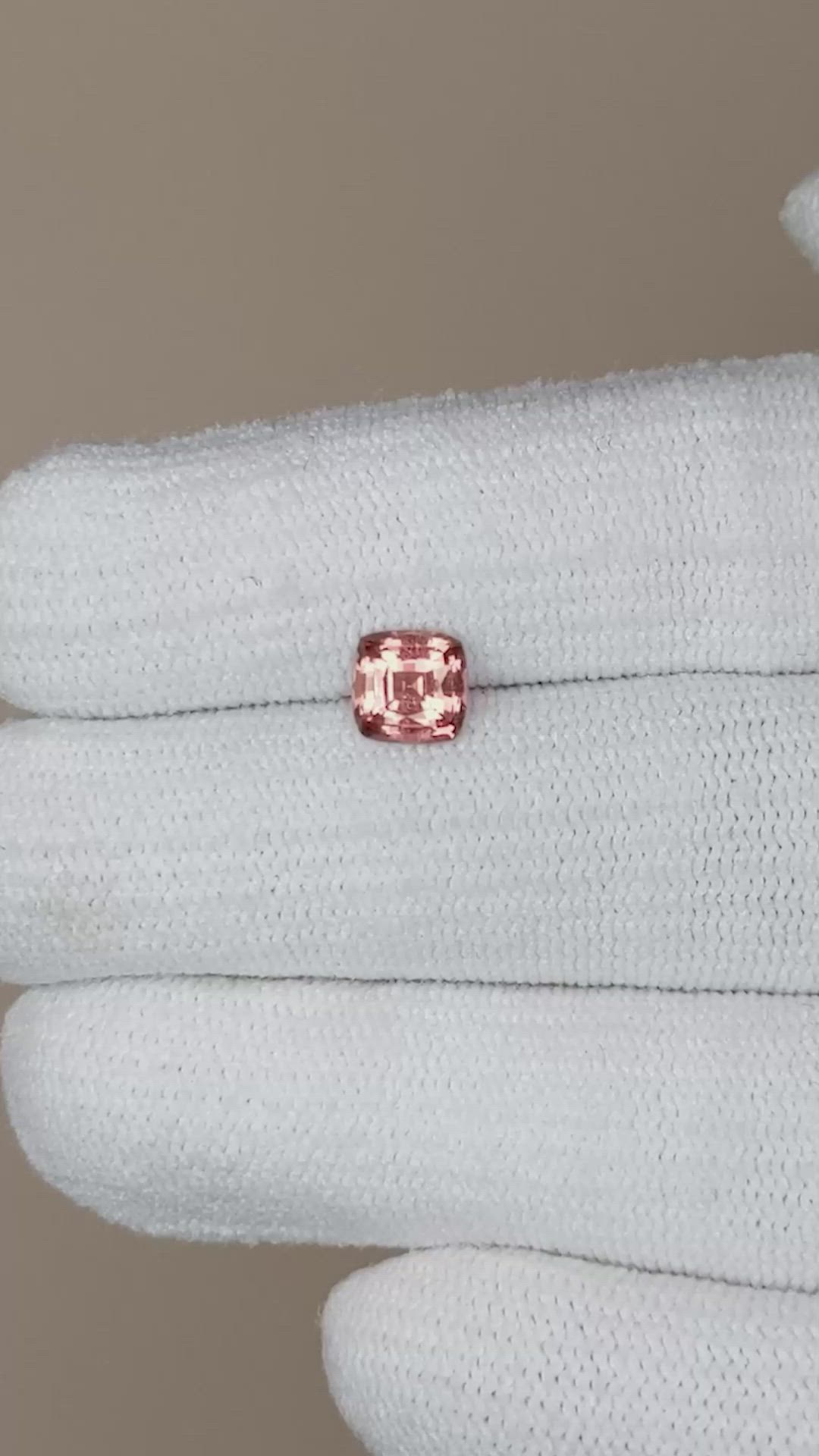 1.04 Ct. Padparadscha Sapphire from Ceylon (Sri Lanka) Size Video