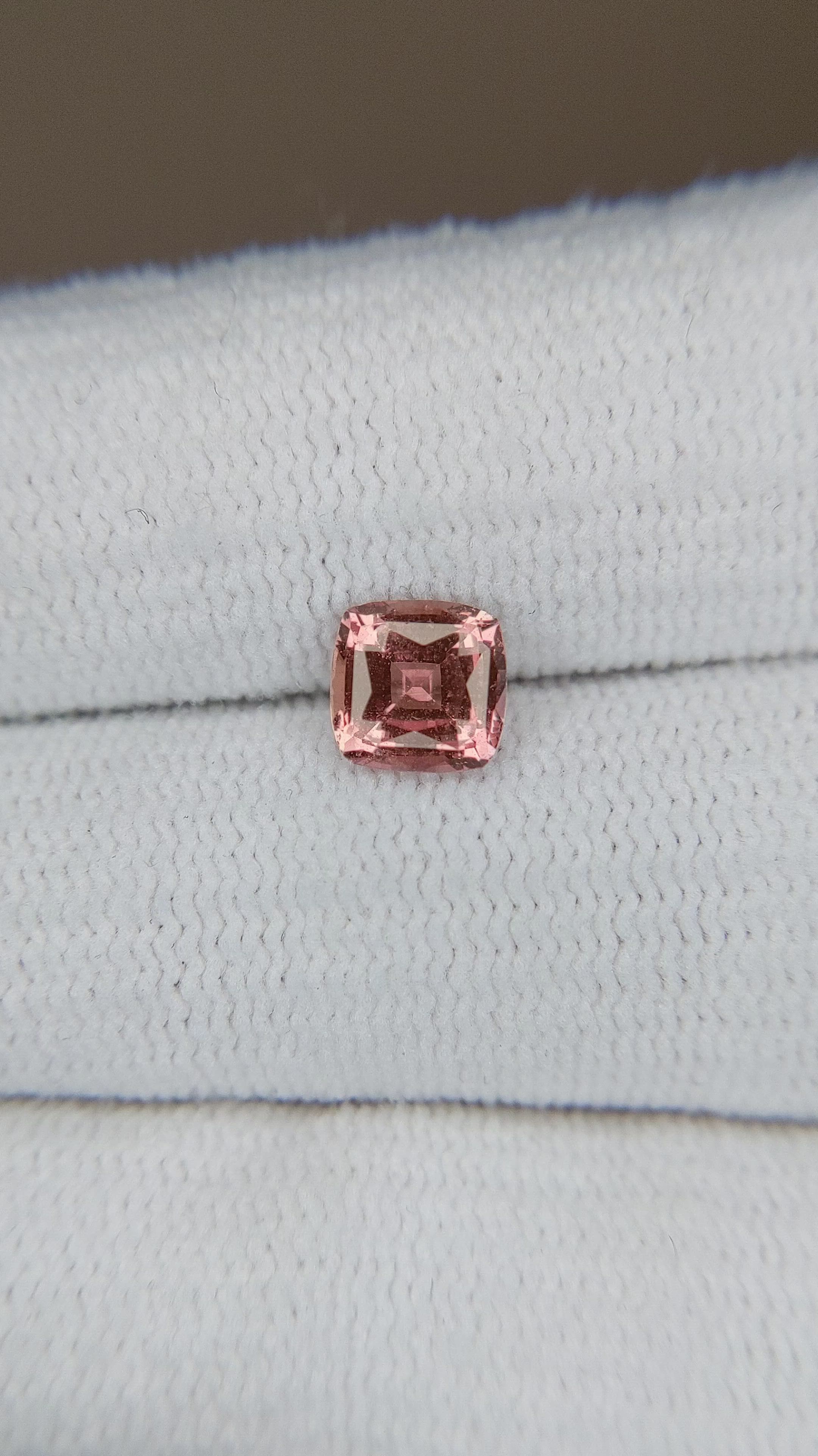 1.04 Ct. Padparadscha Sapphire from Ceylon (Sri Lanka) Size Video