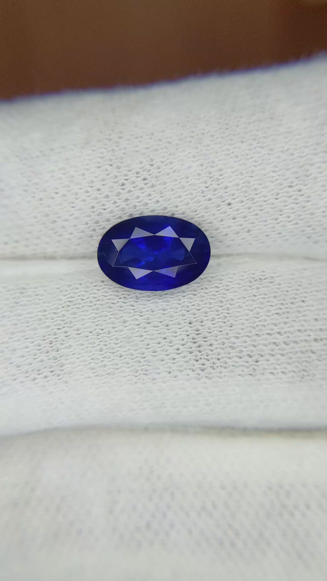 2.65 Ct. Blue Sapphire from Ceylon (Sri Lanka) Size Video