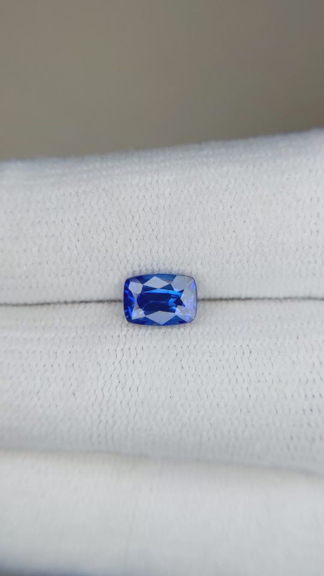 1.09 Ct. Blue Sapphire from Ceylon (Sri Lanka) Size Video