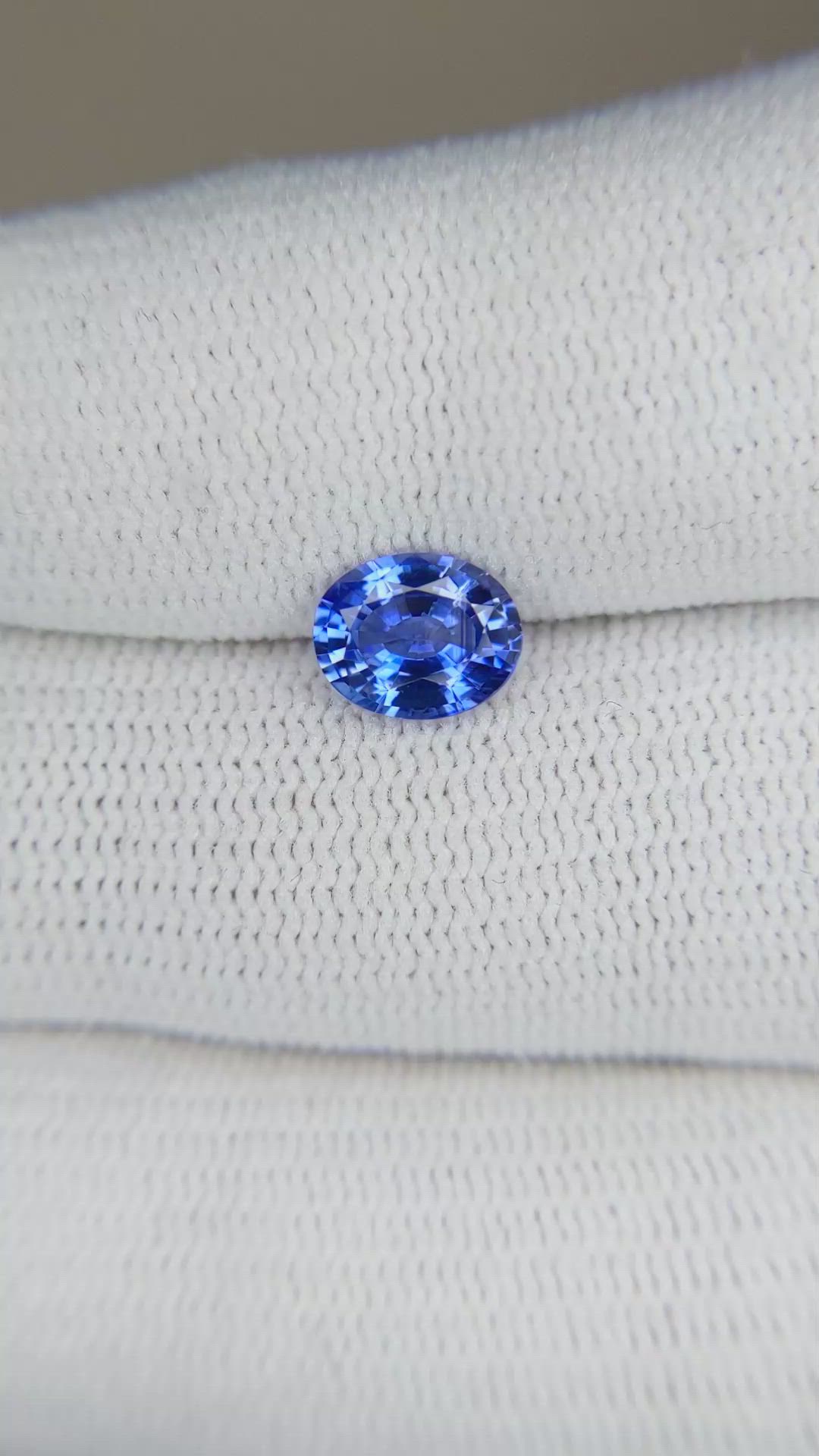 1.27 Ct. Blue Sapphire from Ceylon (Sri Lanka) Size Video