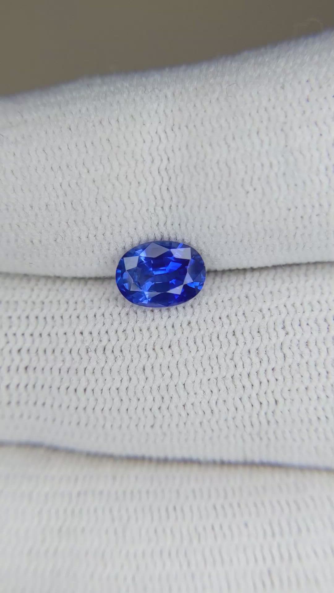 1.21 Ct. Blue Sapphire from Ceylon (Sri Lanka) Size Video