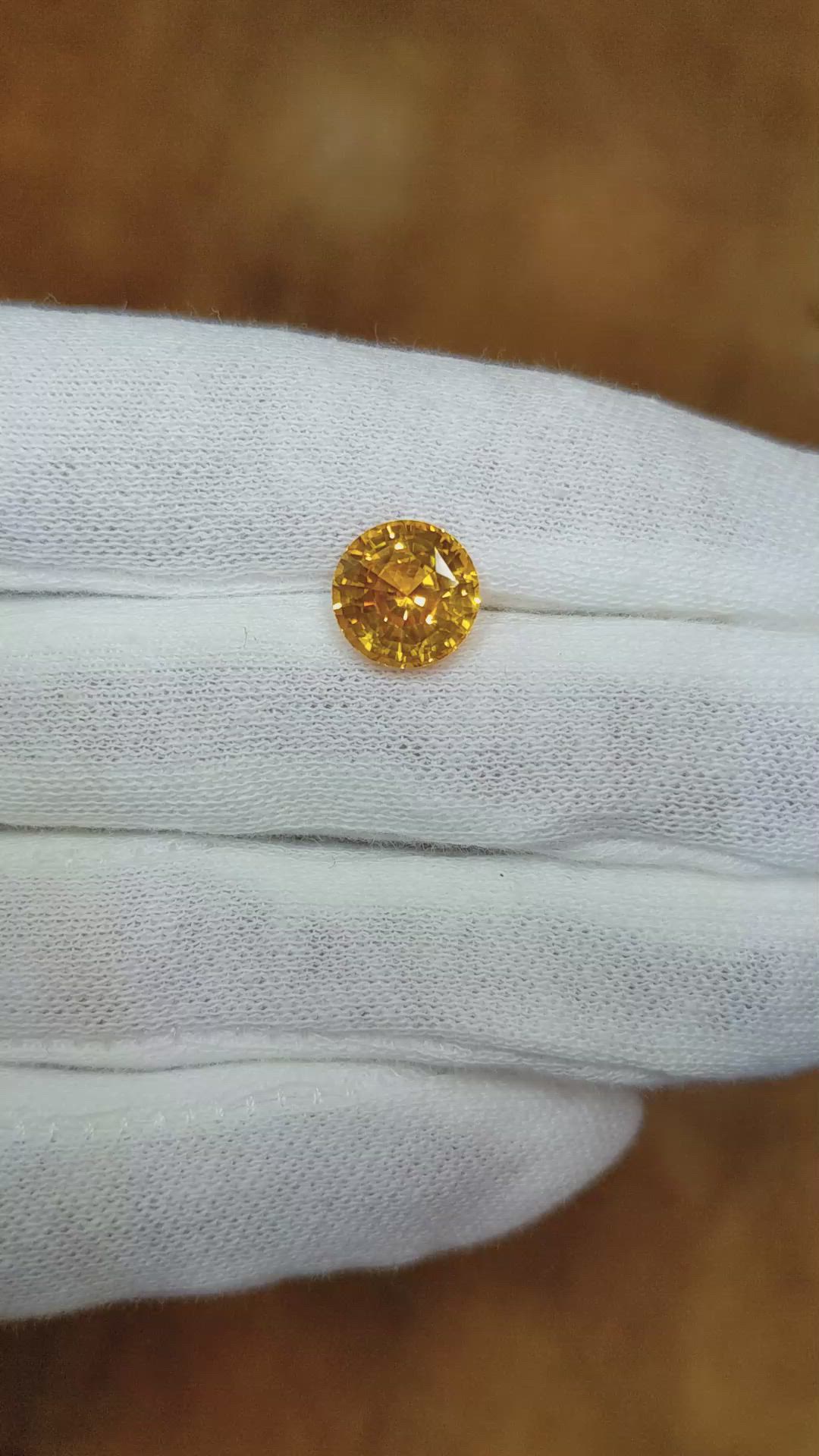 4.55 Ct. Orange Sapphire from Ceylon (Sri Lanka) Size Video