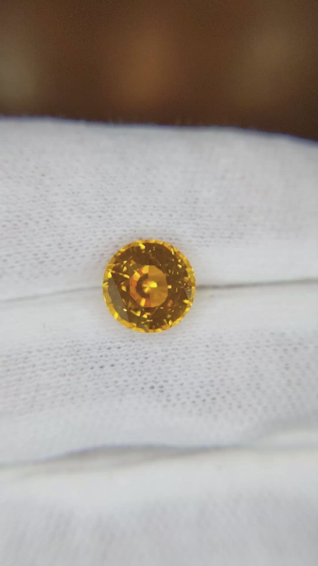 4.55 Ct. Orange Sapphire from Ceylon (Sri Lanka) Size Video