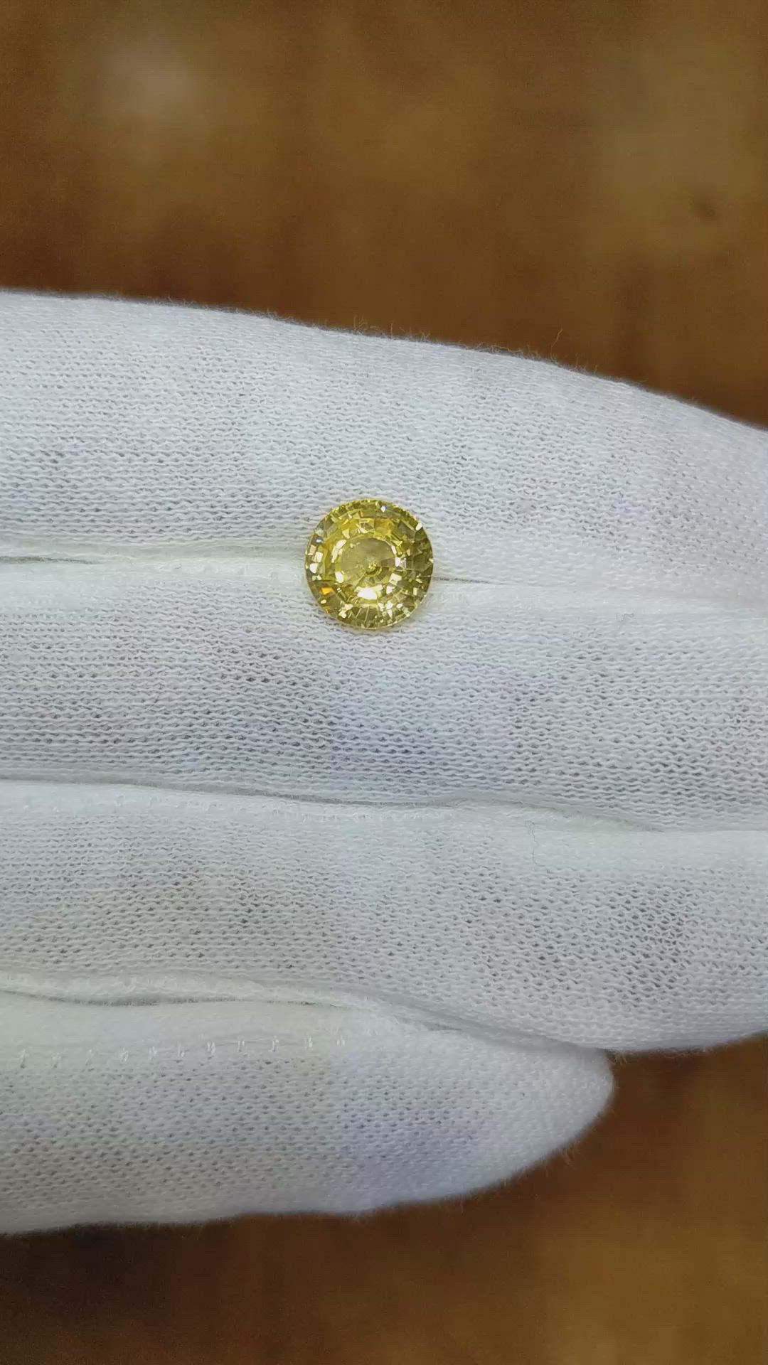 3.22 Ct. Yellow Sapphire from Ceylon (Sri Lanka) Size Video