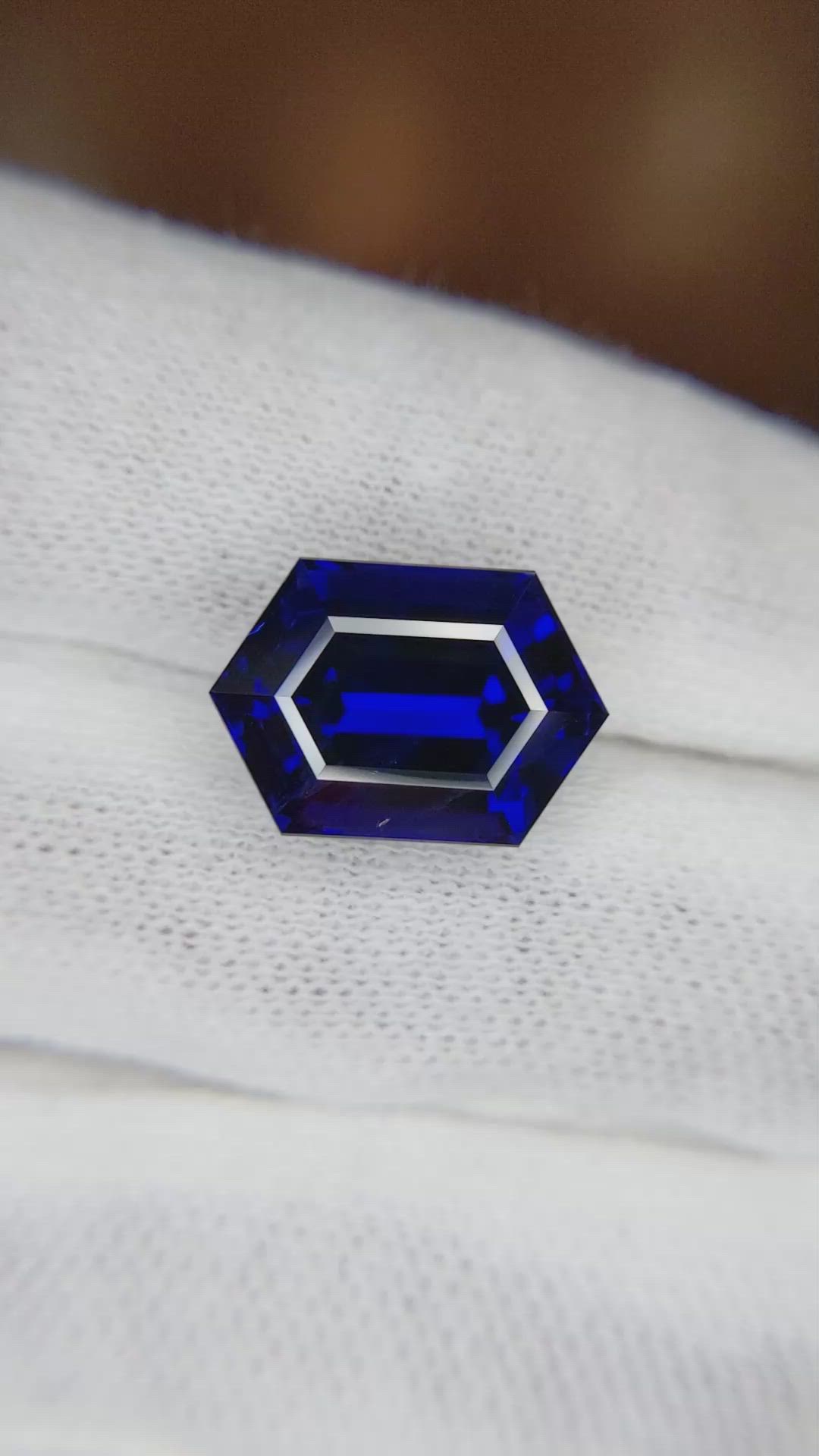 9.03 Ct. Blue Sapphire from Ceylon (Sri Lanka) Size Video