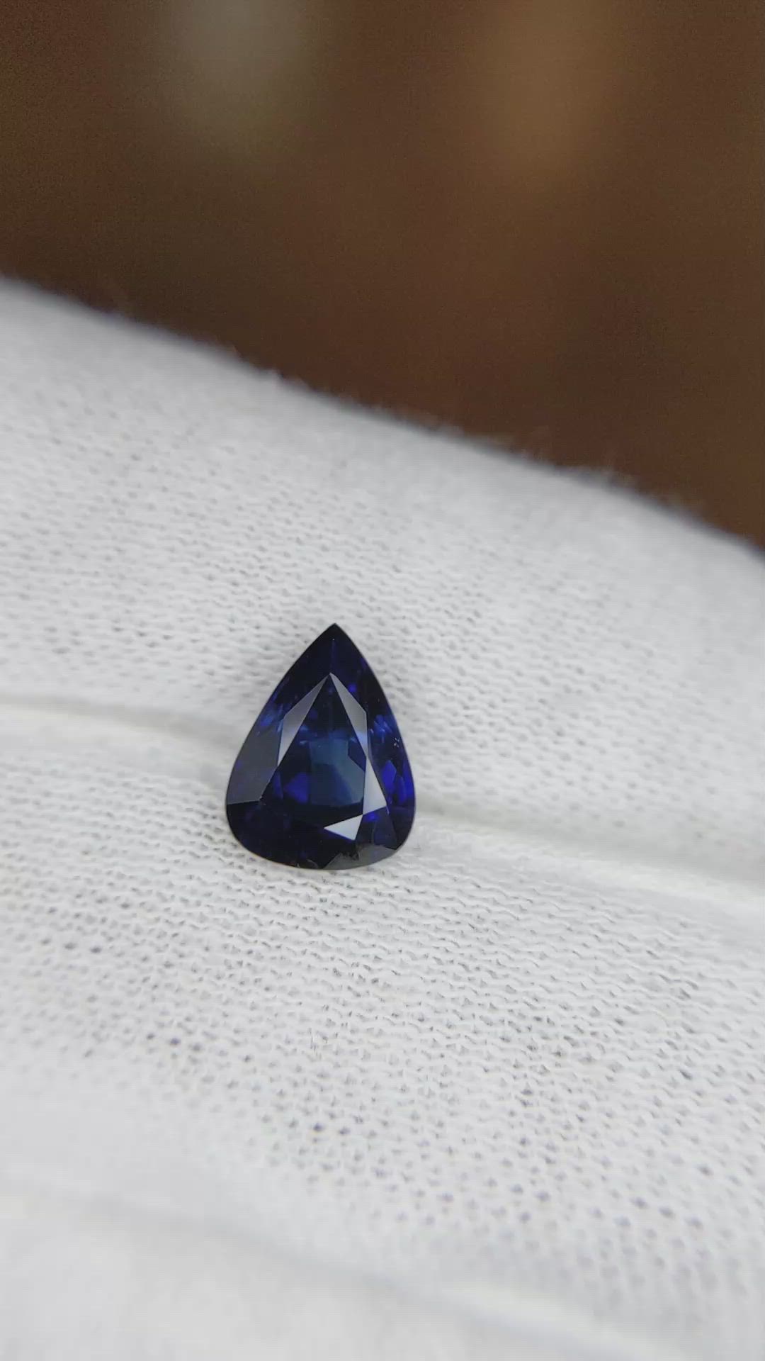 2.77 Ct. Blue Sapphire from Ceylon (Sri Lanka) Size Video