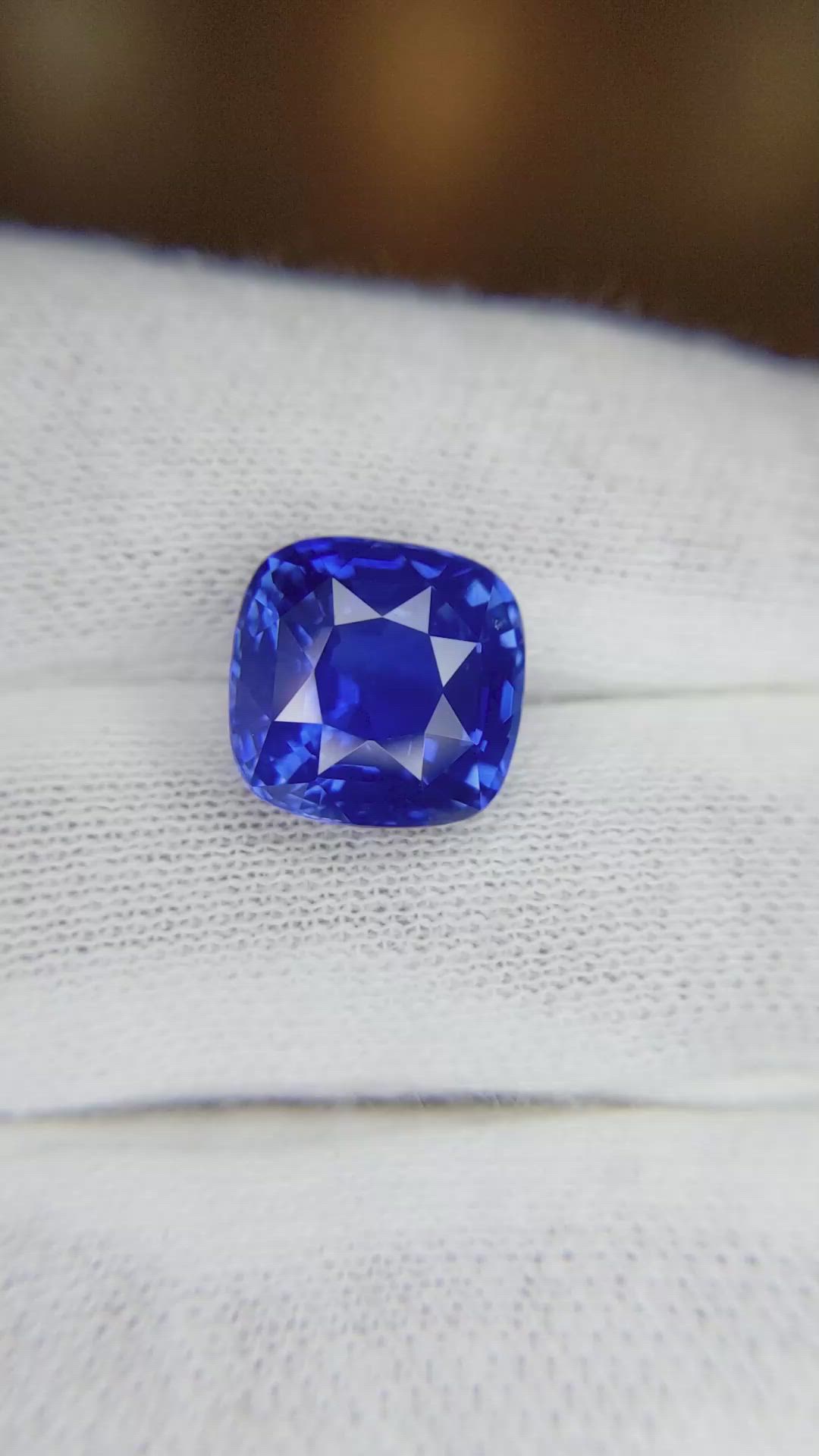 7.06 Ct. Blue Sapphire from Ceylon (Sri Lanka) Size Video