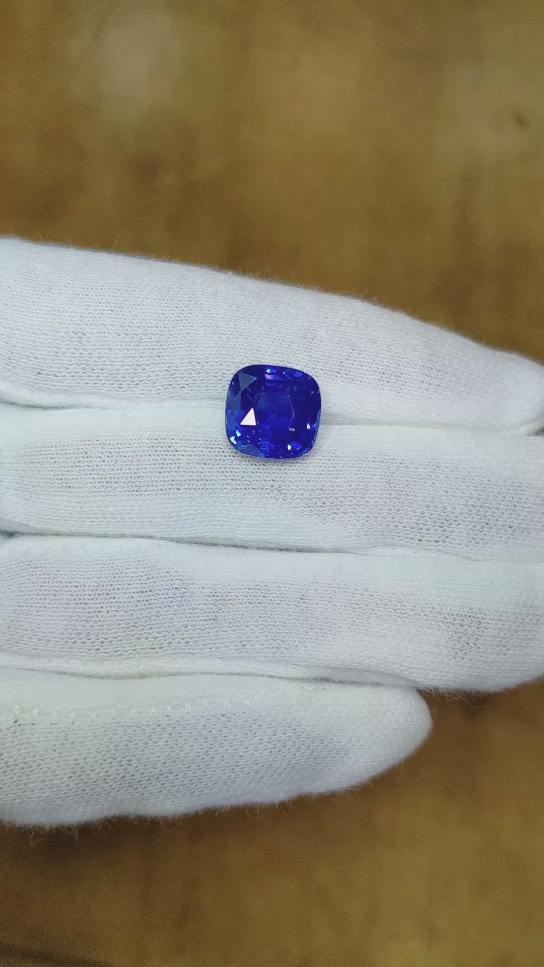 7.06 Ct. Blue Sapphire from Ceylon (Sri Lanka) Size Video