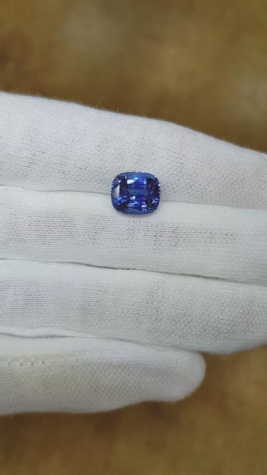 4.53 Ct. Blue Sapphire from Ceylon (Sri Lanka) Size Video
